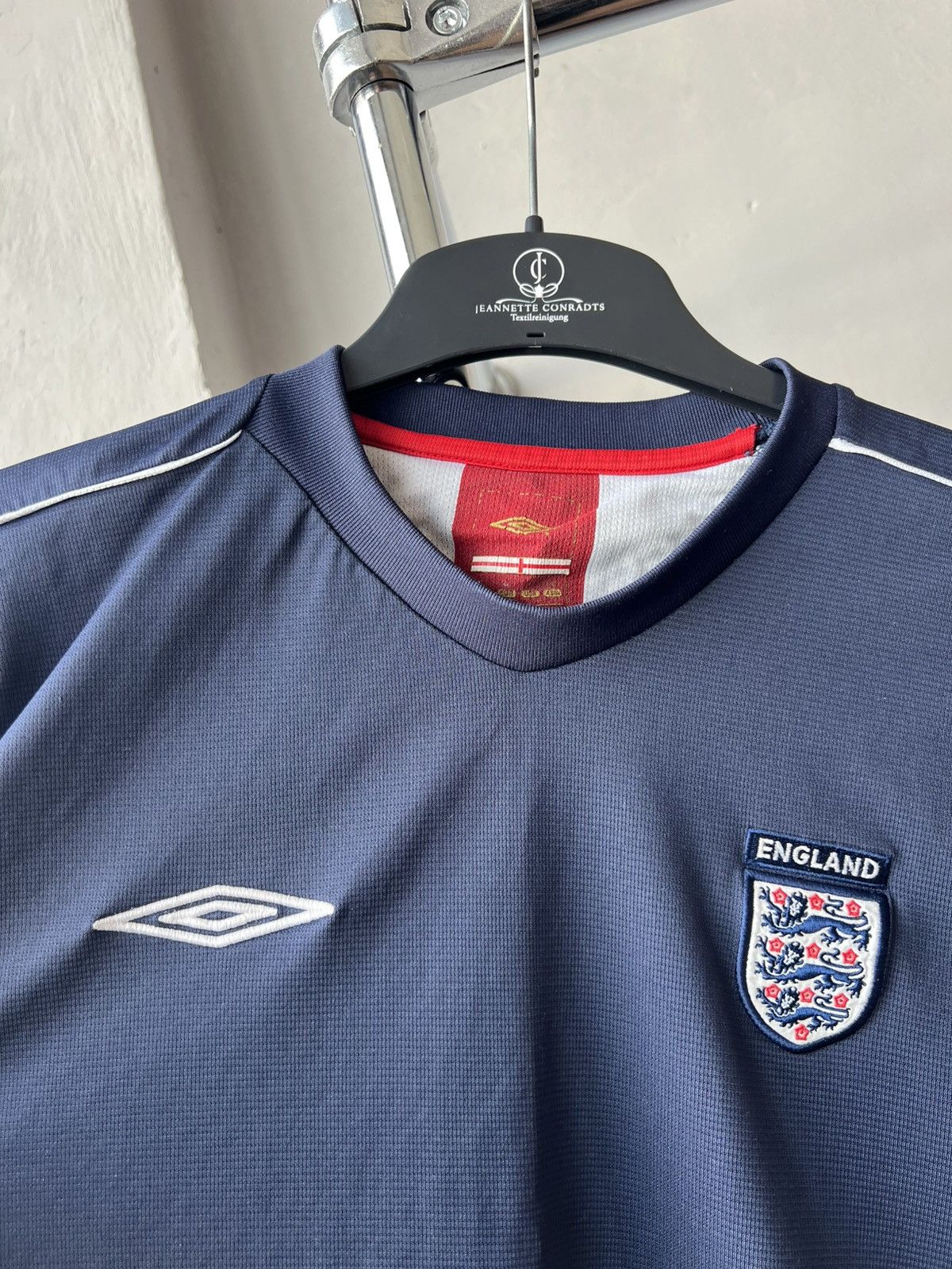 Umbro 2006/07 ENGLAND TEAM TRAINING SOCCER JERSEY FOOTBALL SHIRT M Size US M / EU 48-50 / 2 - 4 Thumbnail