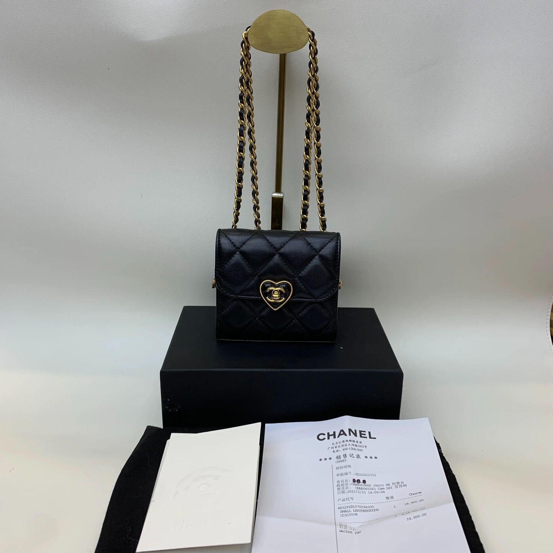 Chanel Pre-loved Bag Very good condition Size ONE SIZE - 1 Thumbnail