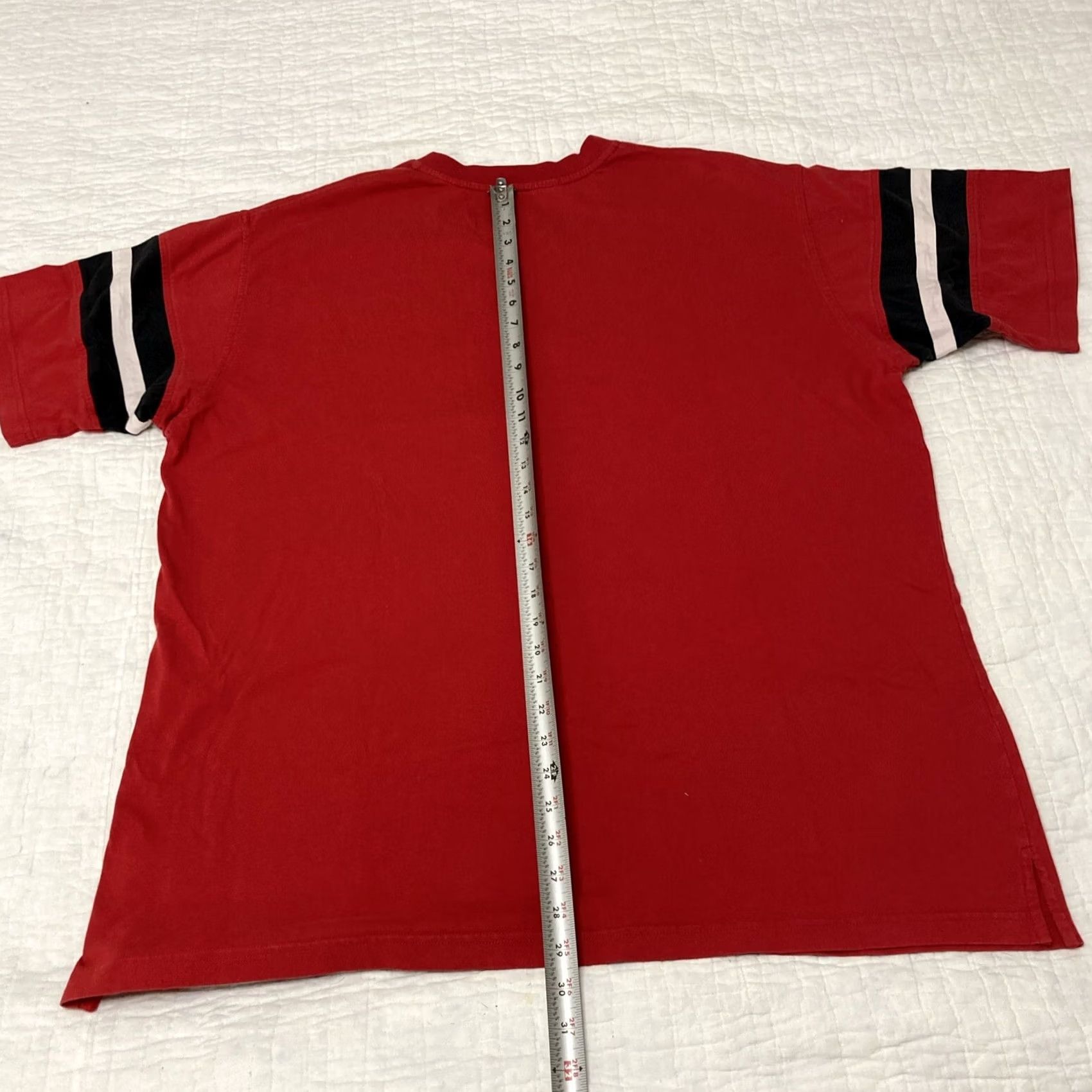 Nike VINTAGE Nike T-Shirt Red Striped Sleeves V-Neck XL Men’s 00’s Y2K Red Mens XL Shirt Size US XL / EU 56 / 4 - 6 Thumbnail