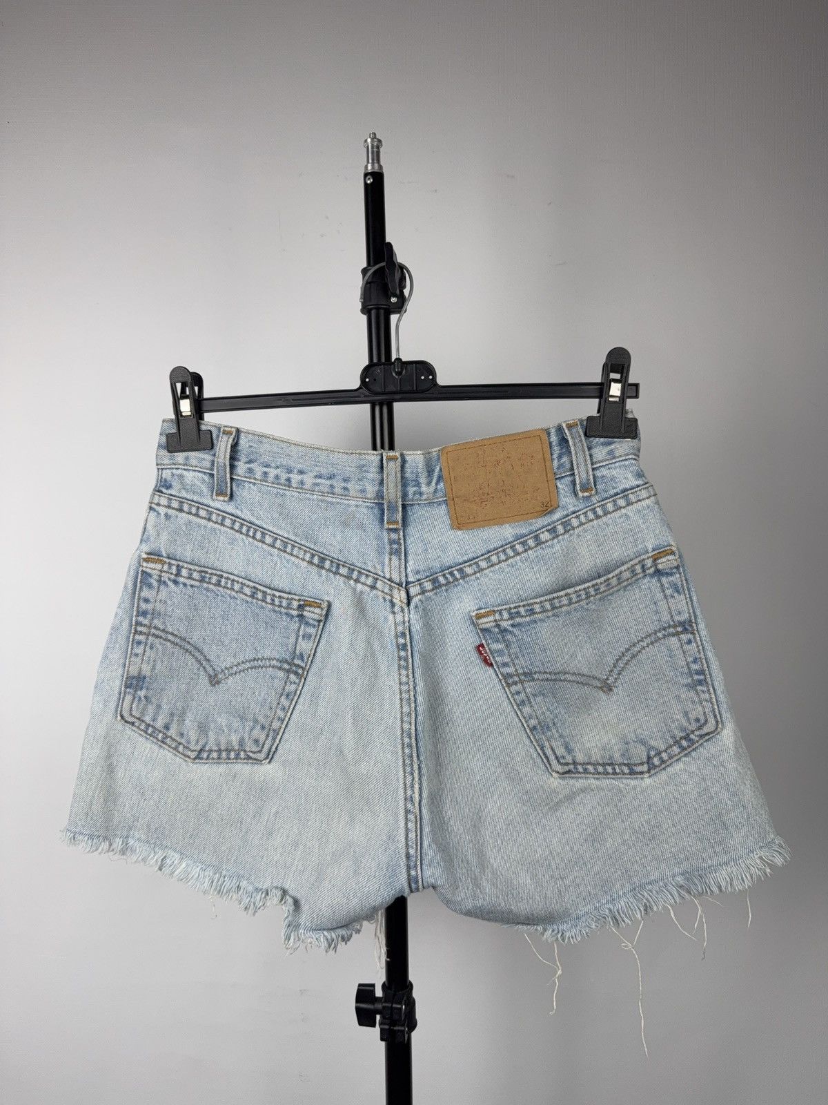 Levi's Vintage Clothing 90s Distressed Levi’s 501 Cut Off High Rise Denim Shorts Y2K Size 28" / US 6 / IT 42 - 6 Thumbnail