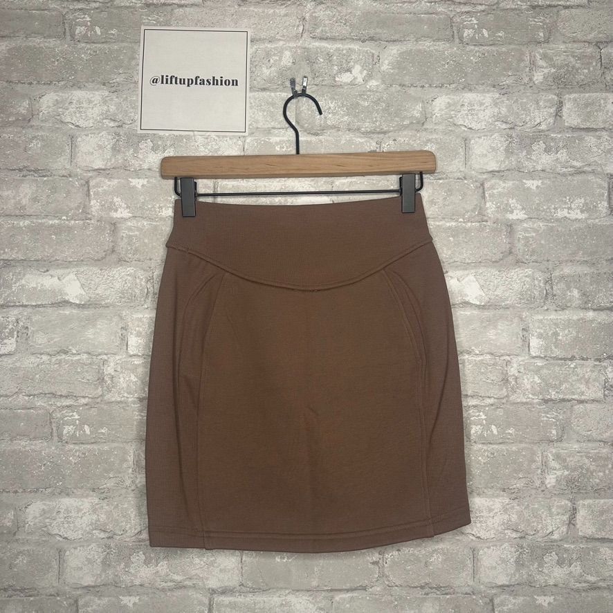 Lululemon Lululemon Scuba High Rise Mini Skirt NWT Size Small (TPTC) Size 28" / US 6 / IT 42 - 2 Thumbnail