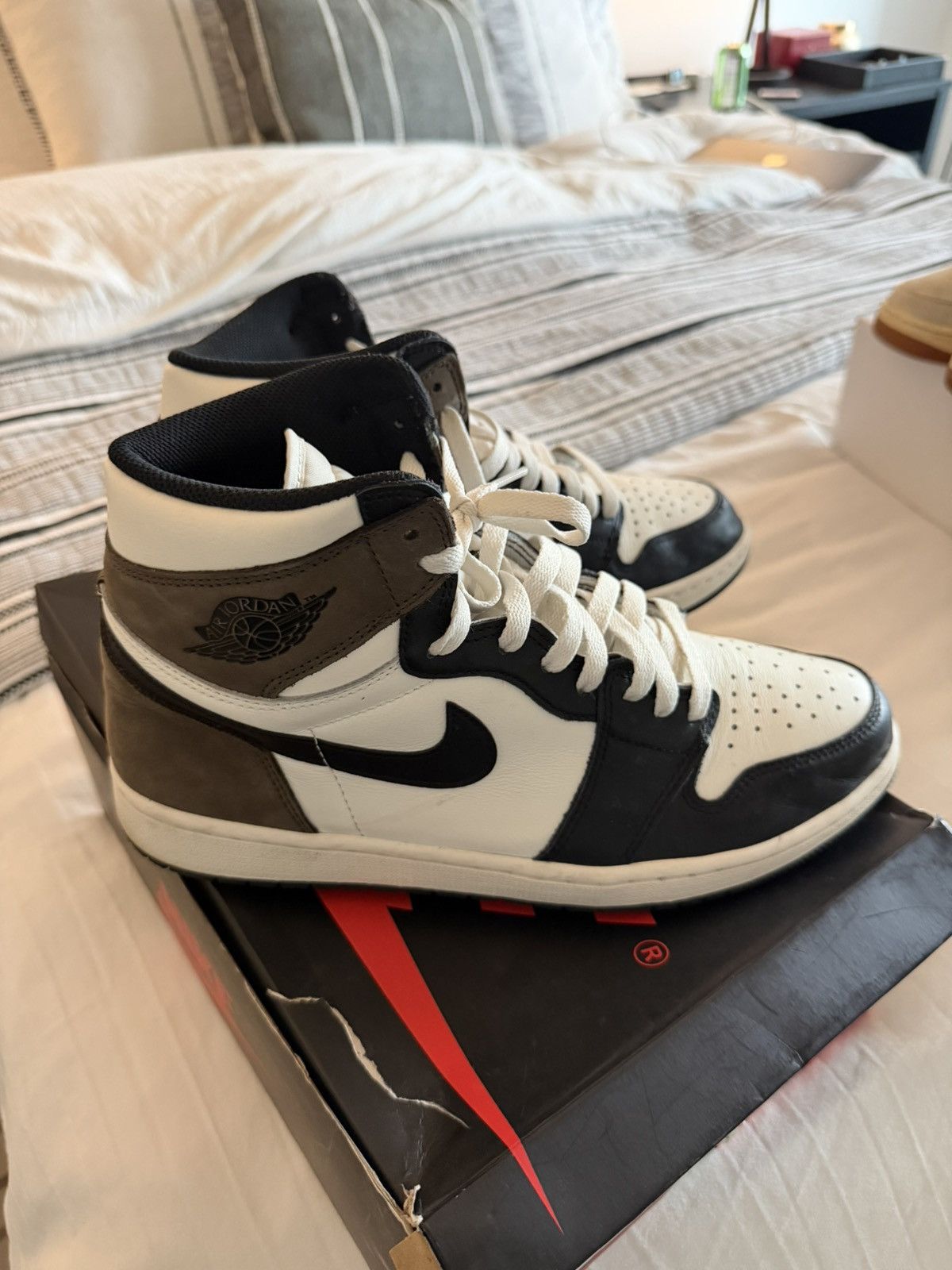 Jordan Brand Air Jordan 1 Retro High OG “Mocha” Size US 11.5 / EU 44-45 - 5 Thumbnail