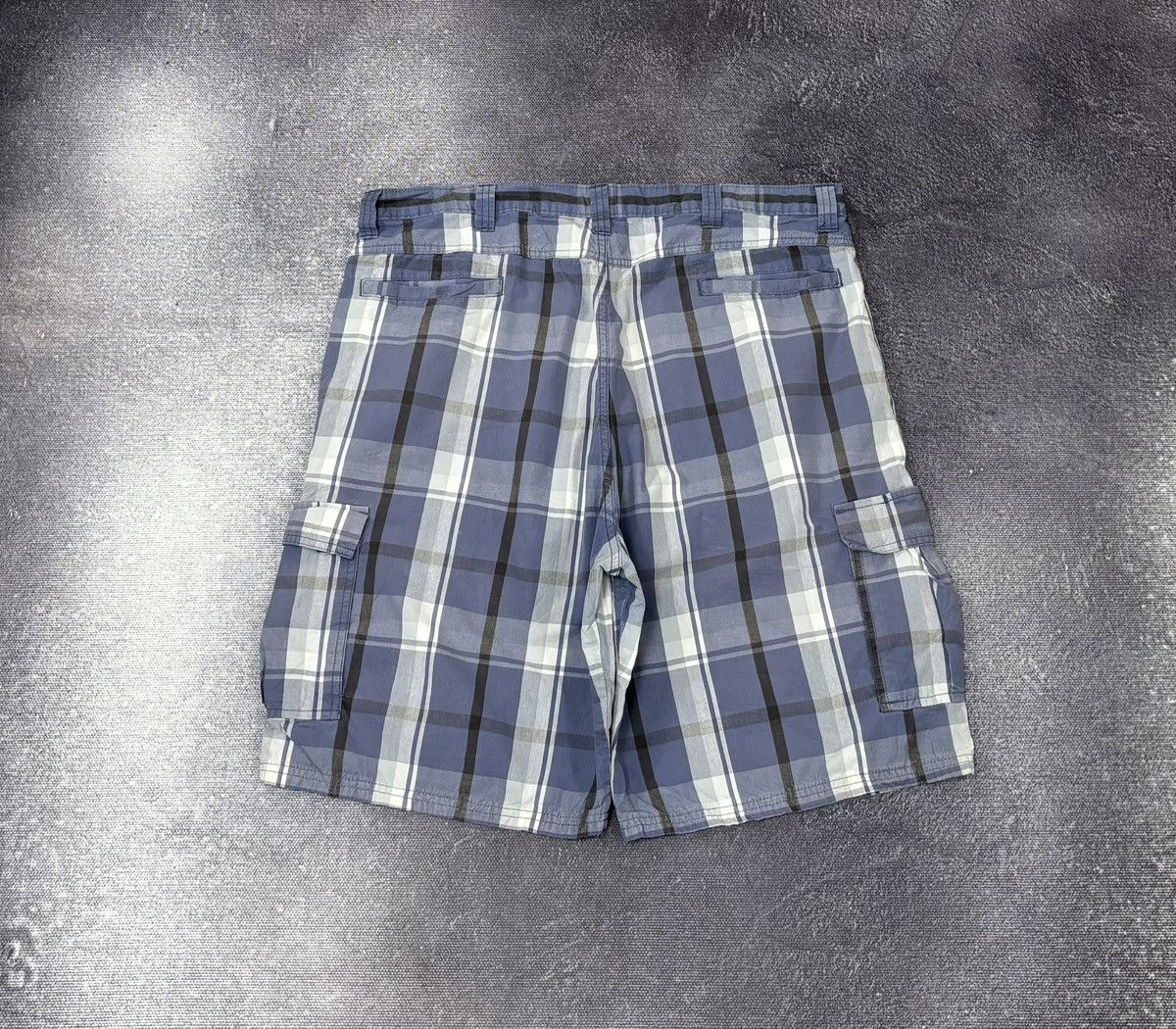 Vintage Vintage Wrangler USA Blue Check Utility Hype Cargo Shorts Size US 38 / EU 54 - 2 Thumbnail