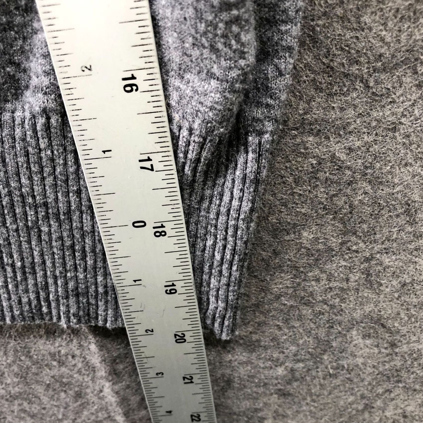 Loft VINTAGE Loft Pleated Balloon Sleeve Sweater Womens S Gray Crewneck Wool Blend Size S / US 4 / IT 40 - 8 Thumbnail