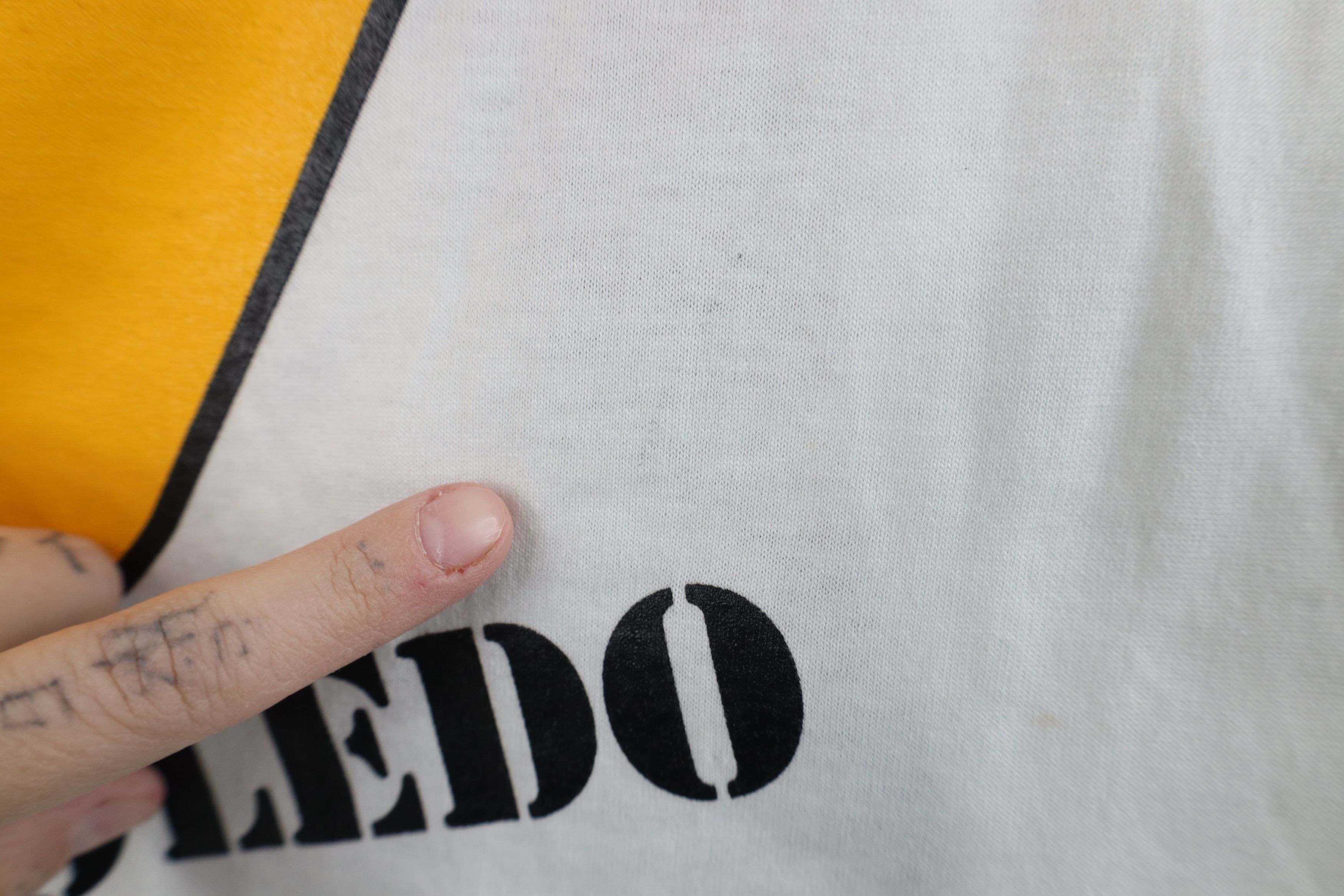 Vintage Vintage 80s 90s Streetwear Blind Toledo T-Shirt White USA Size US XL / EU 56 / 4 - 8 Thumbnail