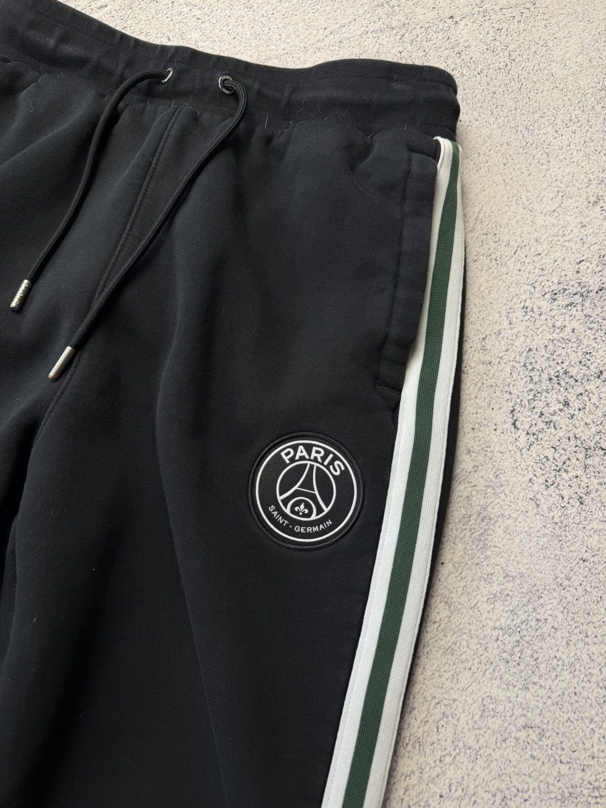 Jordan Brand Jordan PSG Wings Black Sweatpants Size US 32 / EU 48 - 13 Thumbnail