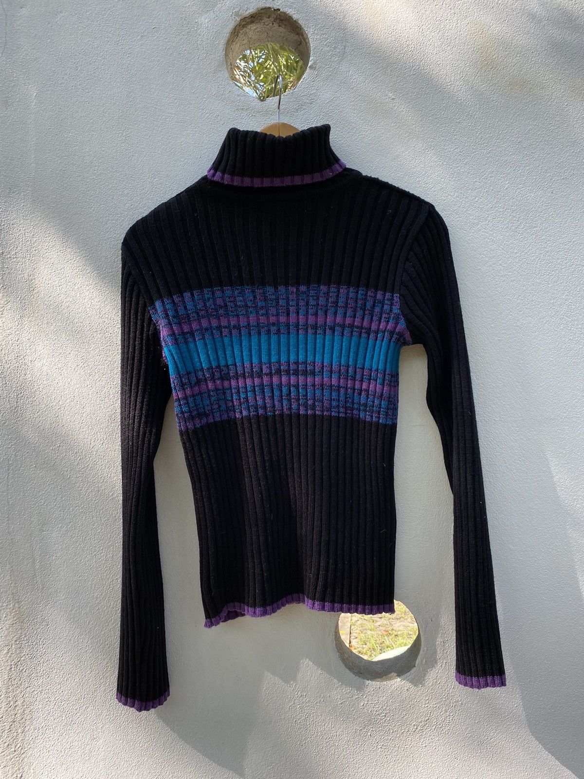 Morgan Homme MORGAN Black Ribbed Turtleneck with Purple-Blue Stripes Size M / US 6-8 / IT 42-44 - 24 Thumbnail