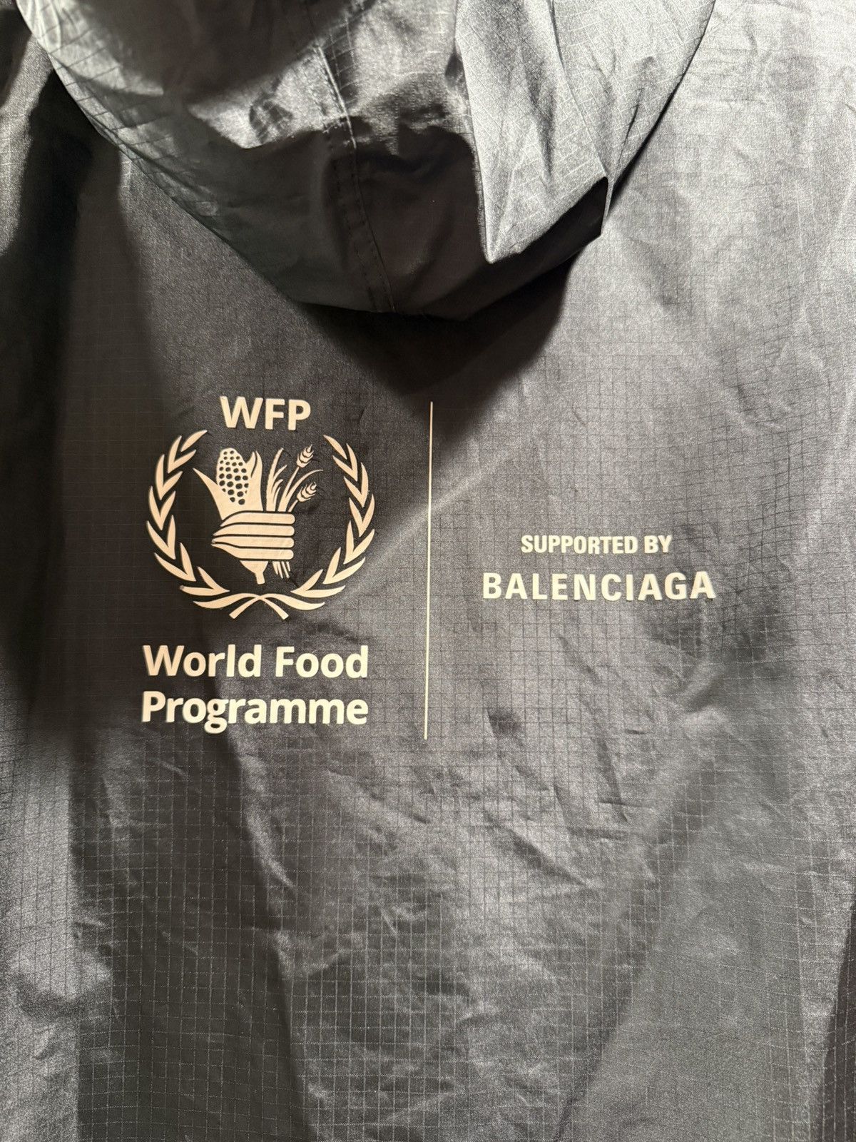 Balenciaga Balenciaga Oversized World Food Programme Windbreaker Size US M / EU 48-50 / 2 - 3 Thumbnail