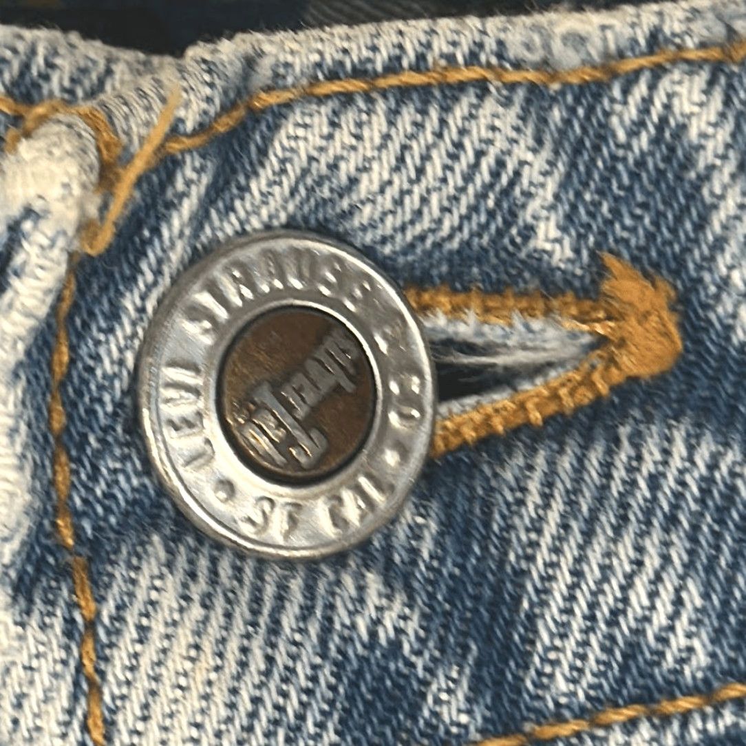 Levi's VINTAGE Levi’s Silvertab Daisy Dukes Shorts Cut-Off Jeans Womens 13/14 Blue 3” Inseam 12” Length Boys? Womens Size 34" / US 12 / IT 48 - 3 Thumbnail