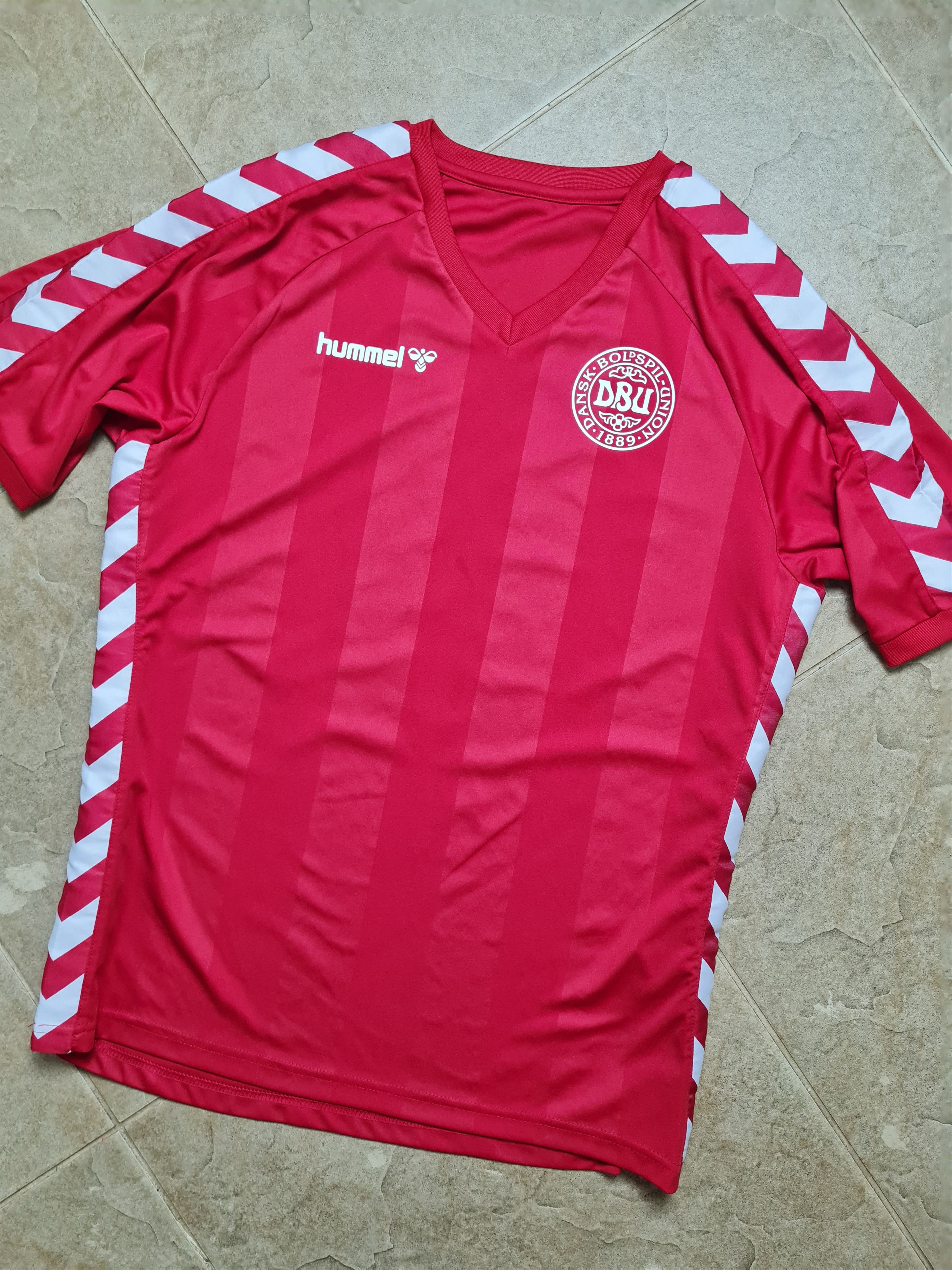 Hummel RETRO DENMARK 1983 #8 JESPER OLSEN FOOTBALL SHIRT HUMMEL Size US M / EU 48-50 / 2 - 4 Thumbnail