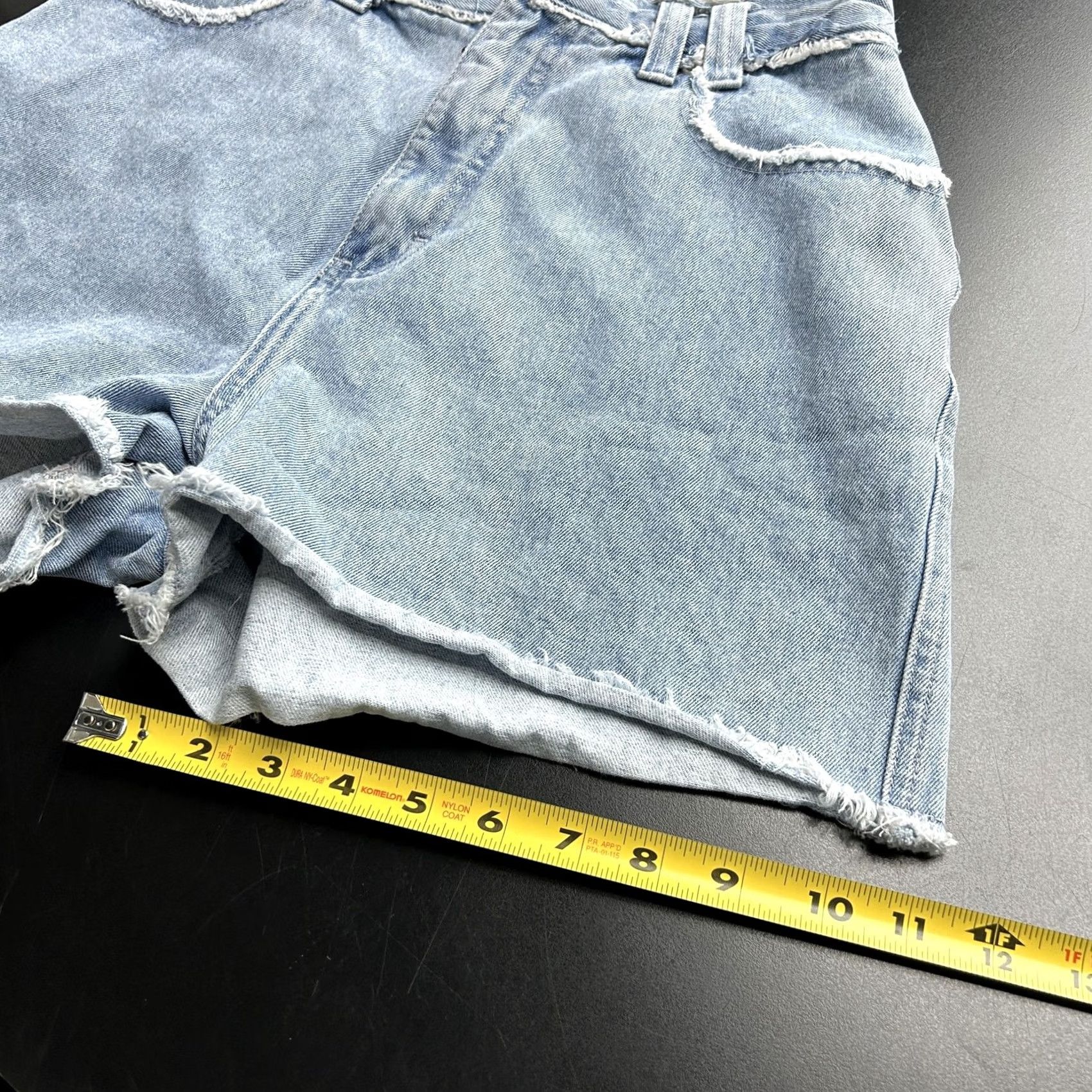 Vintage L.A. Blues Shorts Womens 12 Denim Blue High Rise Cut-Off Frayed Hem Casual straight Navy 31 in Waist 4 in Inseam Womens Size 34" / US 12 / IT 48 - 6 Thumbnail