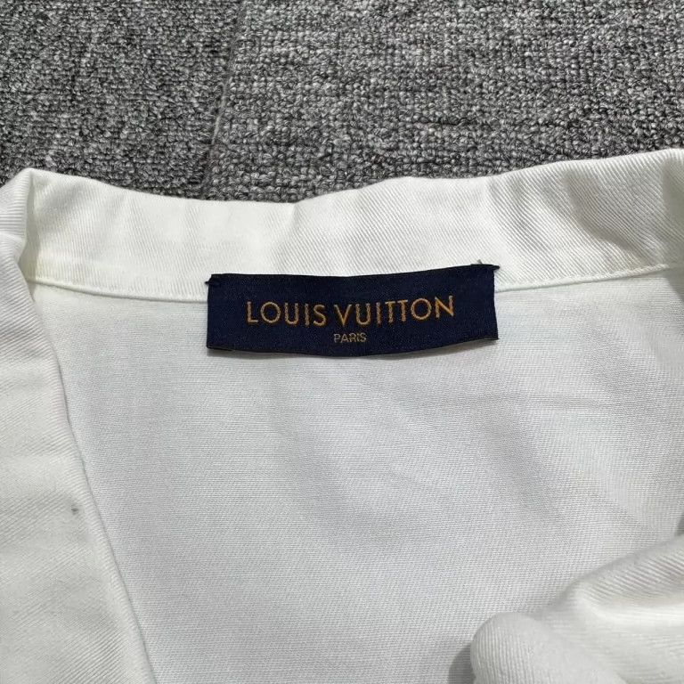Louis Vuitton Louis Vuitton Xiaolongren Doll Show Shirt 2501-Nextarrow Size US S / EU 44-46 / 1 - 3 Thumbnail