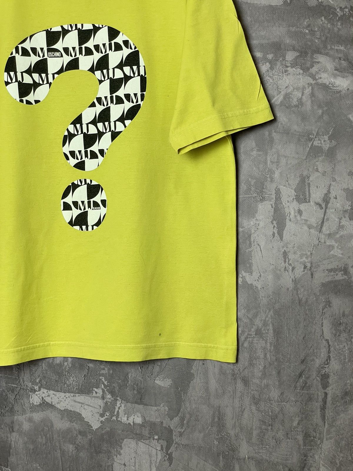 Designer × Moschino × Vintage Vintage Moschino Jeans Question Mark t shirt Size US L / EU 52-54 / 3 - 4 Thumbnail