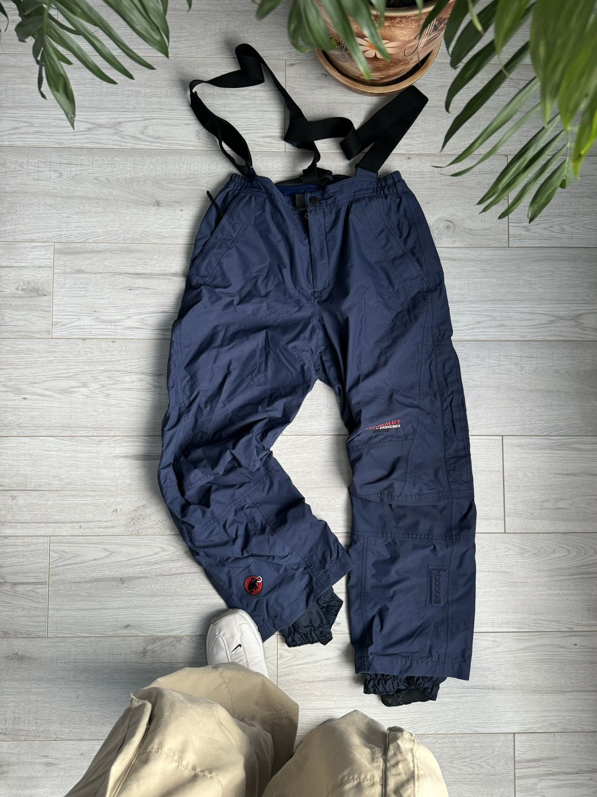 Mammut Vintage Jumpsuit Mammut Gore Tex ski pants recco system Size US 32 / EU 48 - 1 Thumbnail
