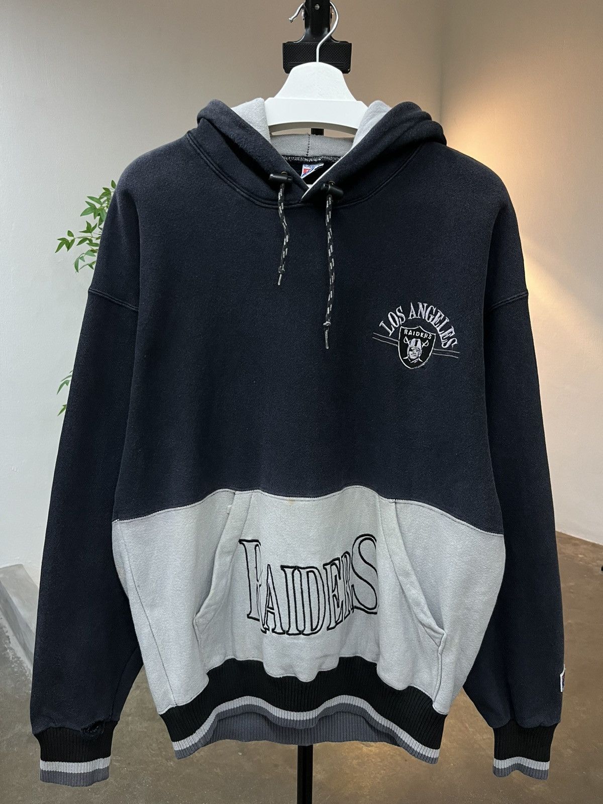 The Game Vintage Los Angeles Raiders Two Tone Hoodie from The Game Size US L / EU 52-54 / 3 - 1 Thumbnail