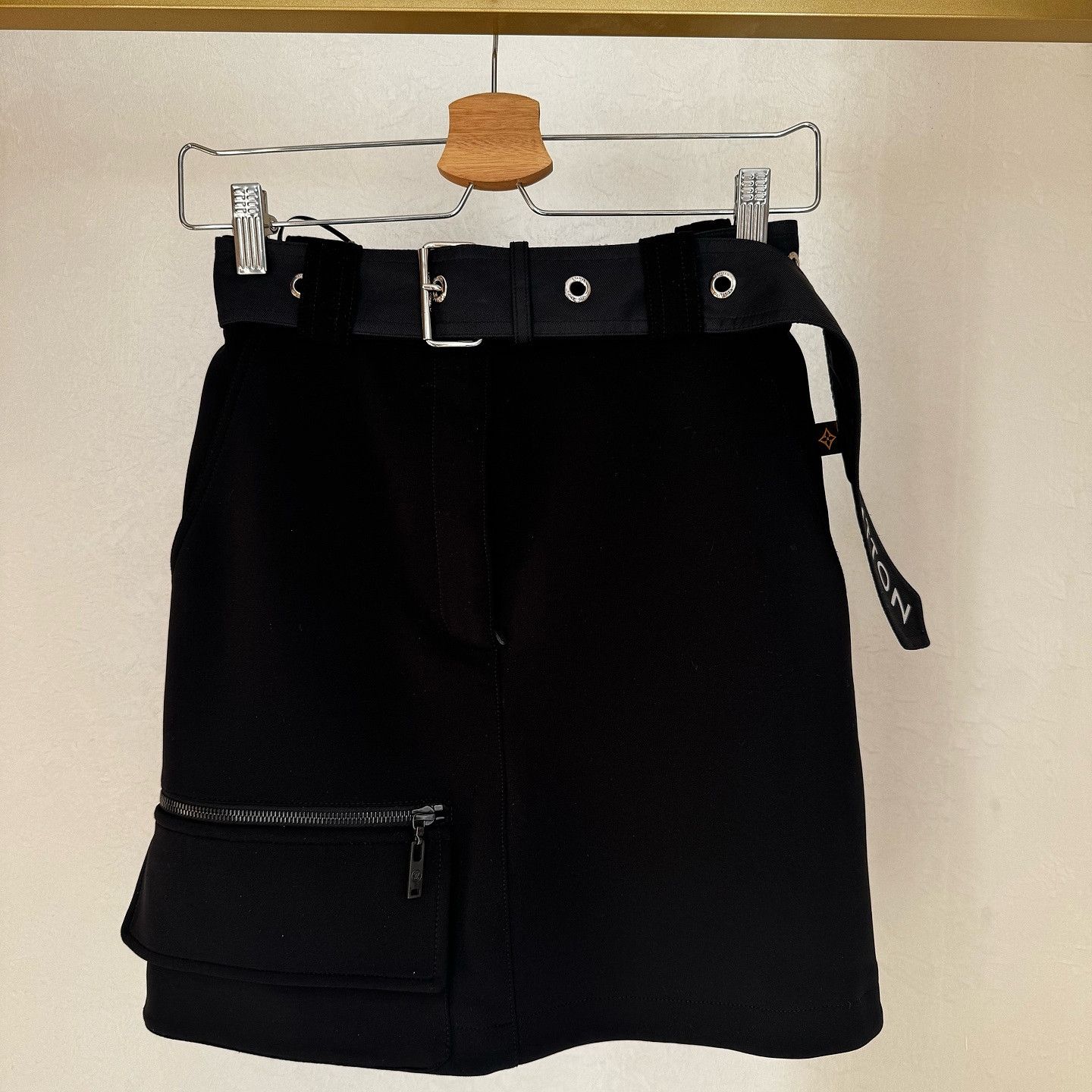 Louis Vuitton Louis Vuitton Belted Miniskirt Size 34 Size 24" / US 00 / IT 34 - 1 Thumbnail