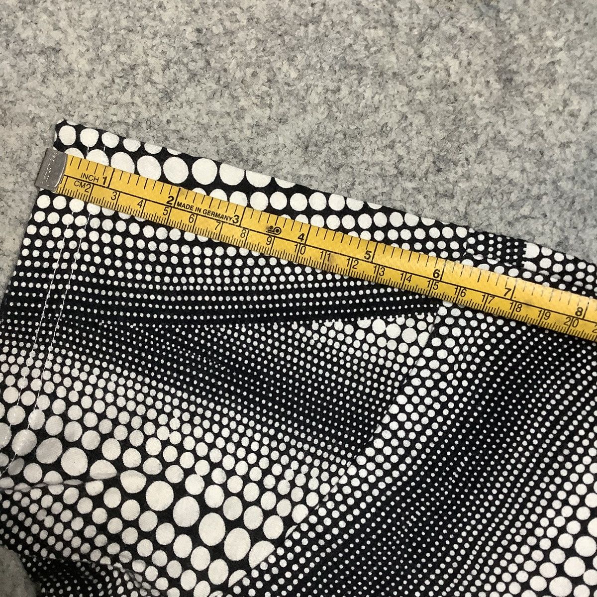 MoMA × Uniqlo × Yayoi Kusama Rare! Uniqlo x Yayoi Kusama x MOMA Abstract Size US S / EU 44-46 / 1 - 12 Thumbnail