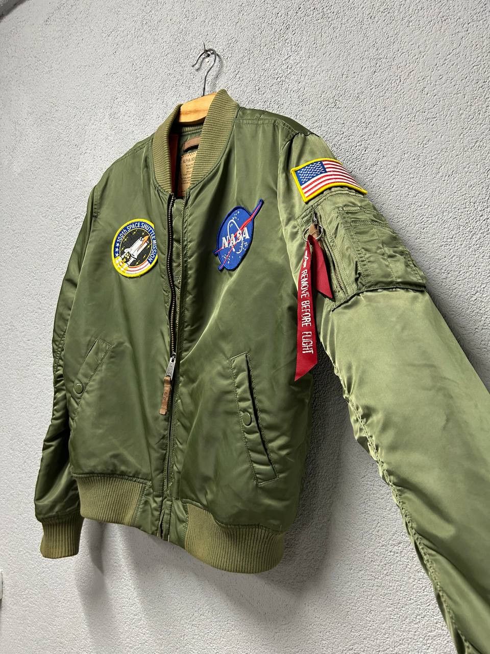 Alpha Industries Alpha Industries NASA mens bomber jacket size M Size US M / EU 48-50 / 2 - 18 Thumbnail