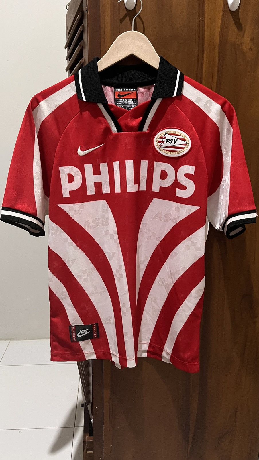 Nike PSV Eindhoven 1996/97 Home Football shirt Jersey Size US S / EU 44-46 / 1 - 1 Thumbnail