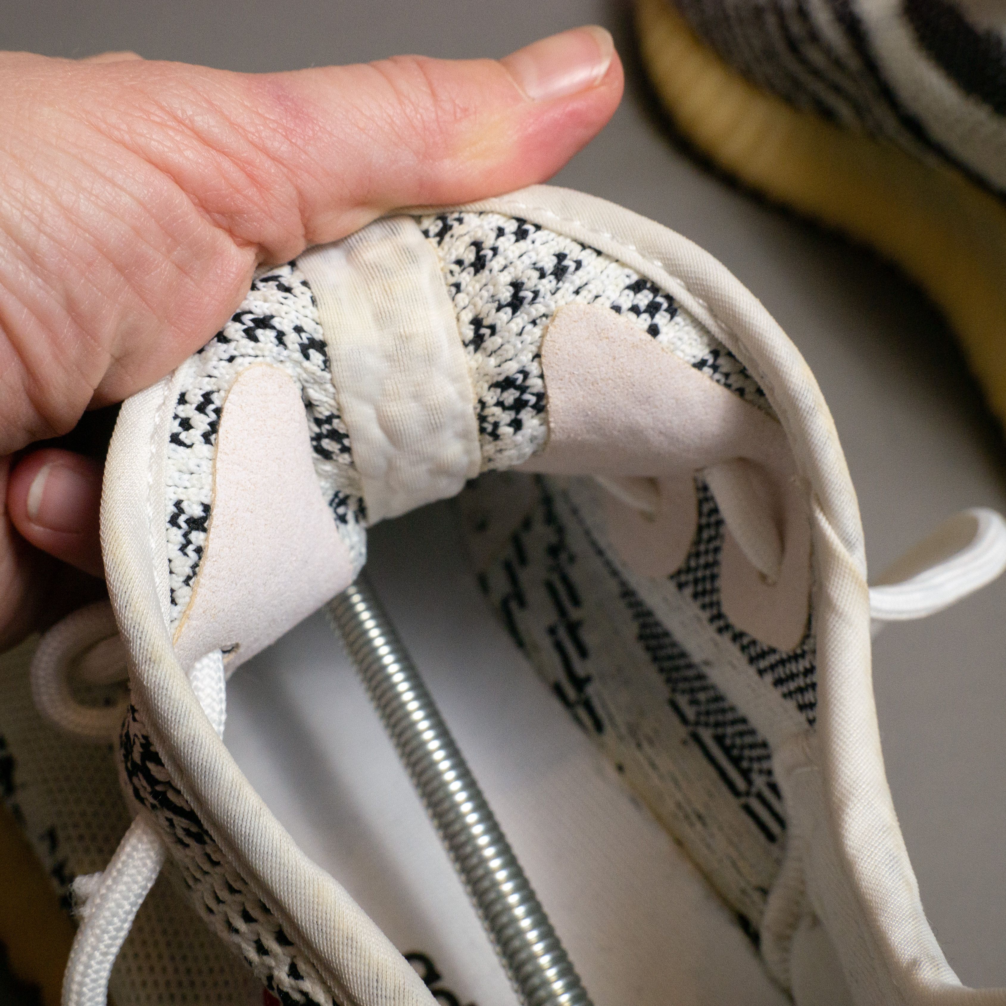Adidas × Kanye West Very Rare Adidas Yeezy 350v2 Zebra OG First Release 2017 Size US 12.5 / EU 45-46 - 9 Thumbnail