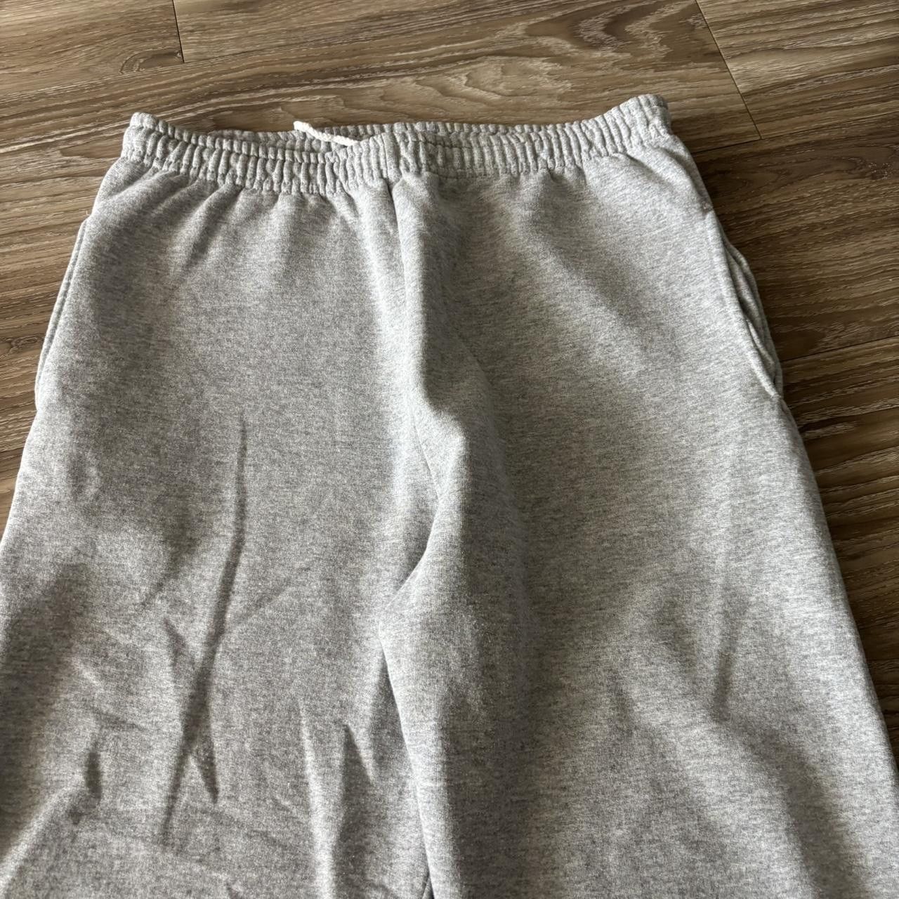 Vintage Crazy Vintage Y2K/2000s Light Grey Essential Sweatpants! Size M Size US 32 / EU 48 - 4 Thumbnail