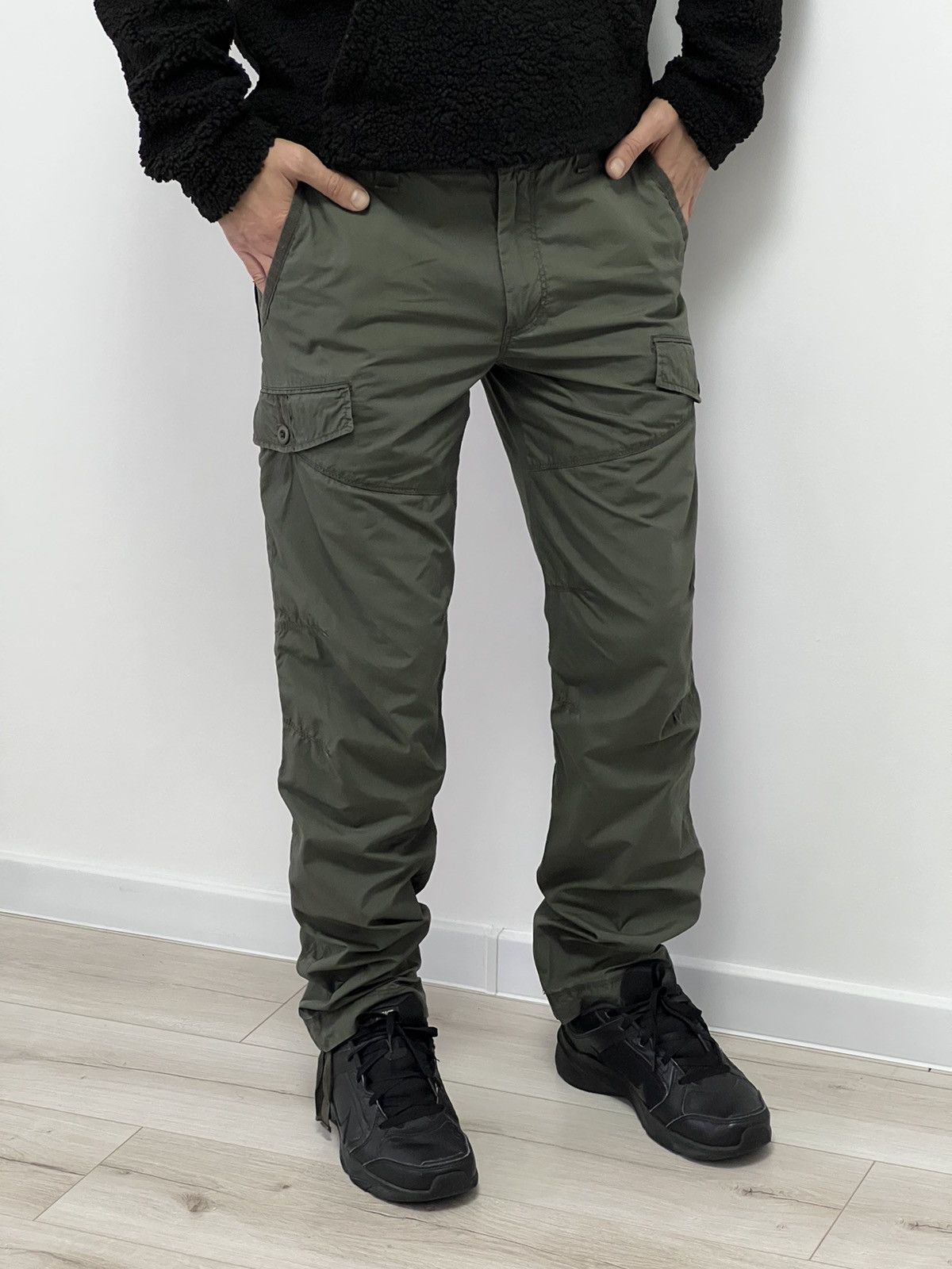 Uniqlo Faded green multipocket tactical cargo pants