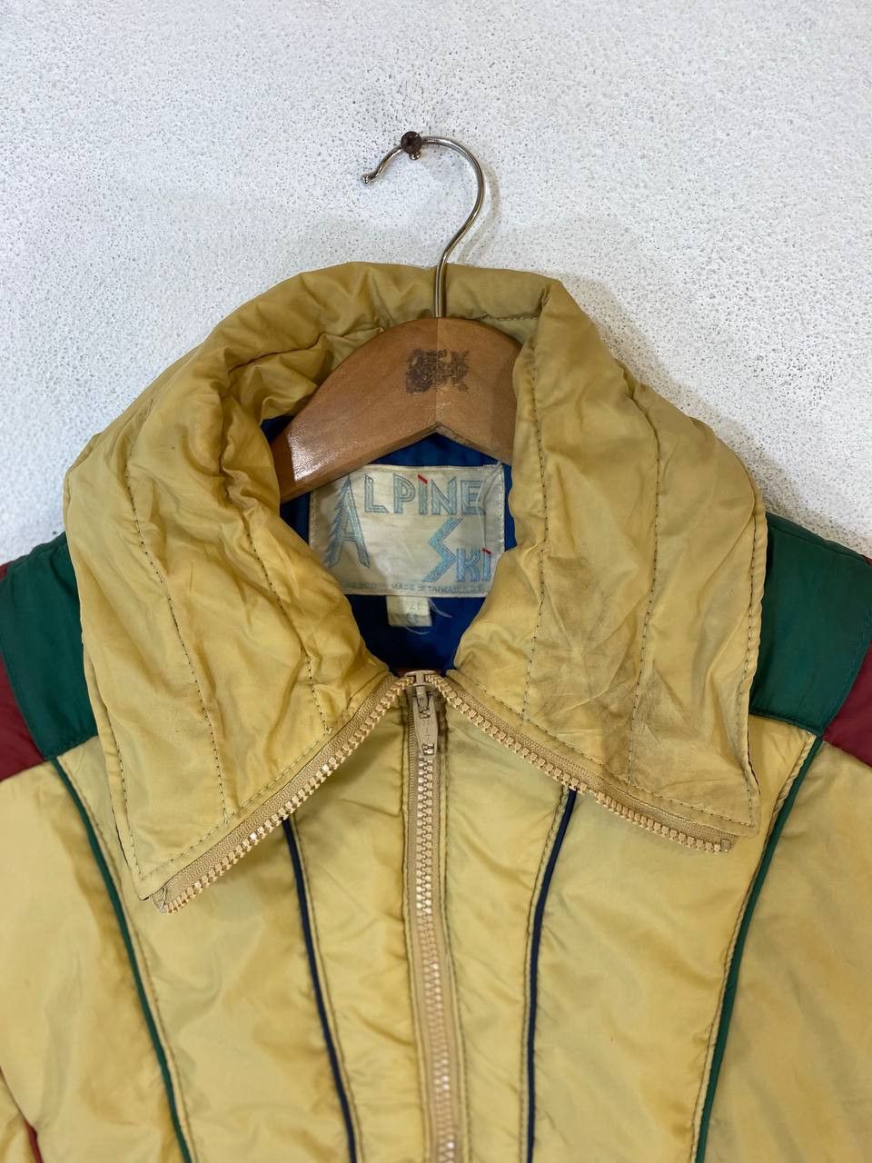 Vintage vintage alpine ski retro puffer vest nice design Size US S / EU 44-46 / 1 - 2 Thumbnail