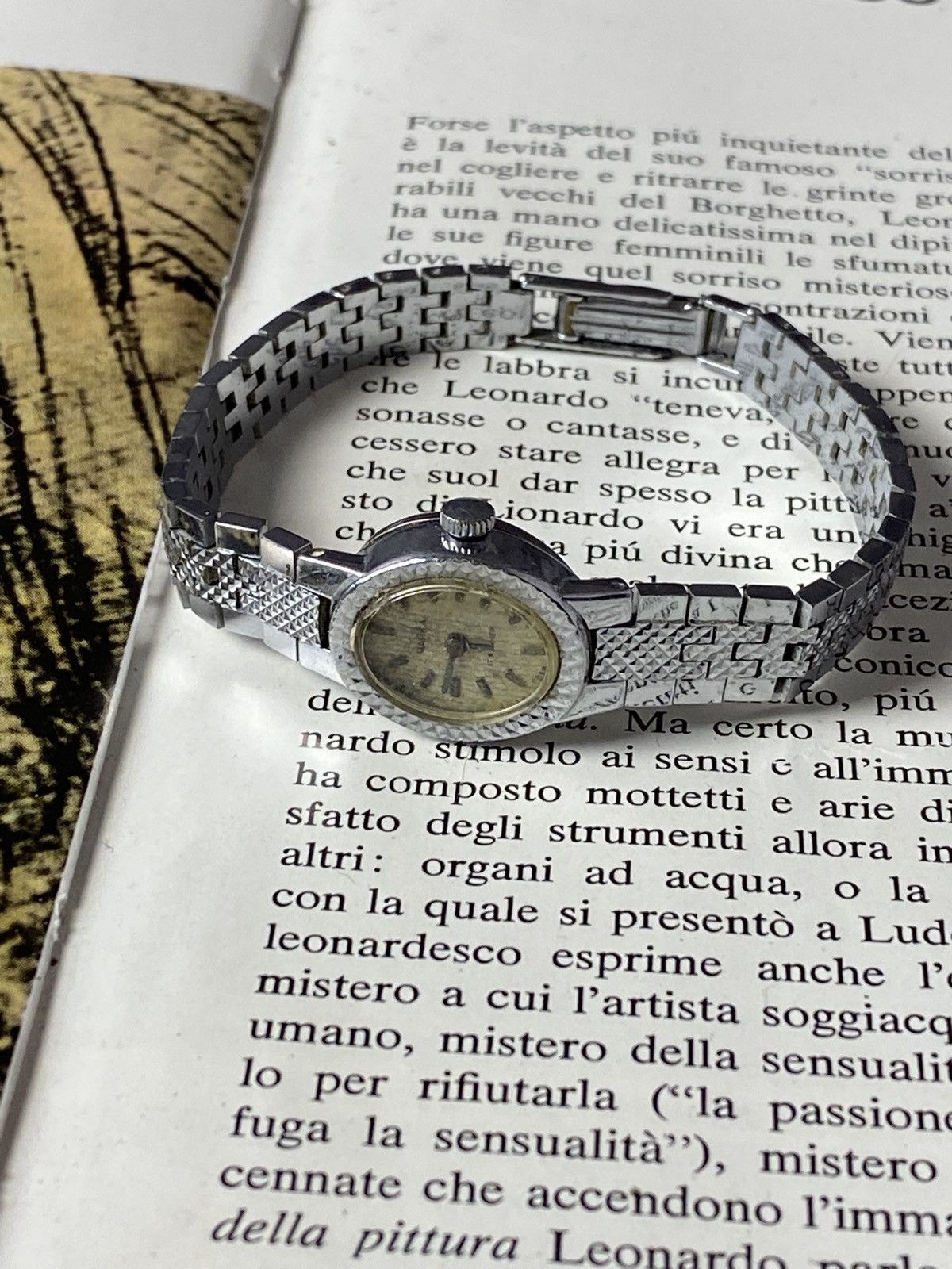 Jewelry Vintage Chaika Watch Retro Soviet Mechanical Dainty Rare Size ONE SIZE - 6 Thumbnail