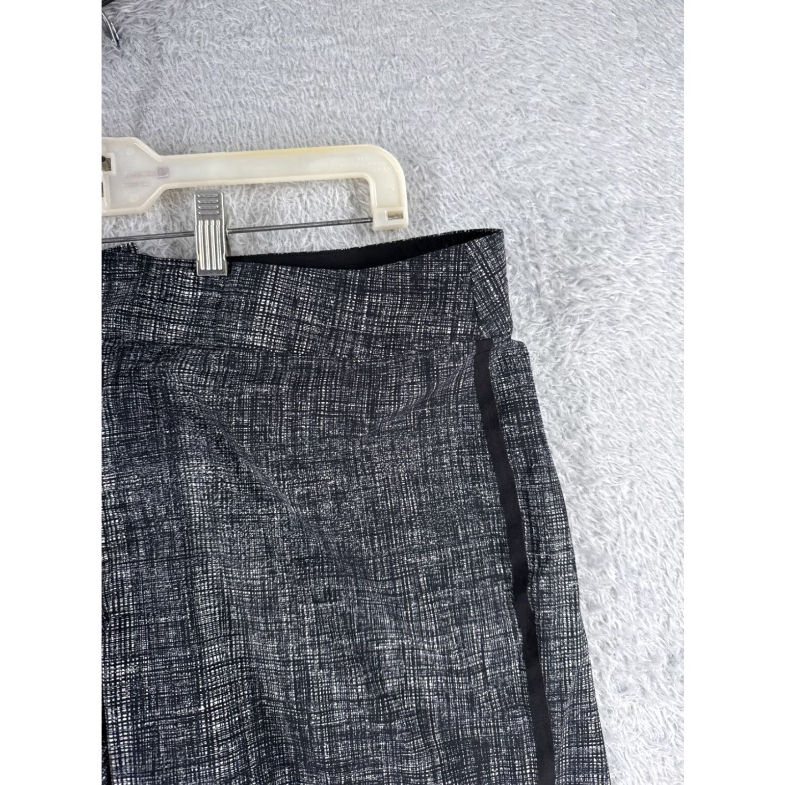 Lululemon Lululemon Swim Trunks Men 34 Gray Lightweight Board Shorts - 10" - Pockets Visible - Gray/Blue Surf Beach Pattern - Nylon Swim Bottoms Mens 34 Regular Size US 34 / EU 50 - 5 Thumbnail