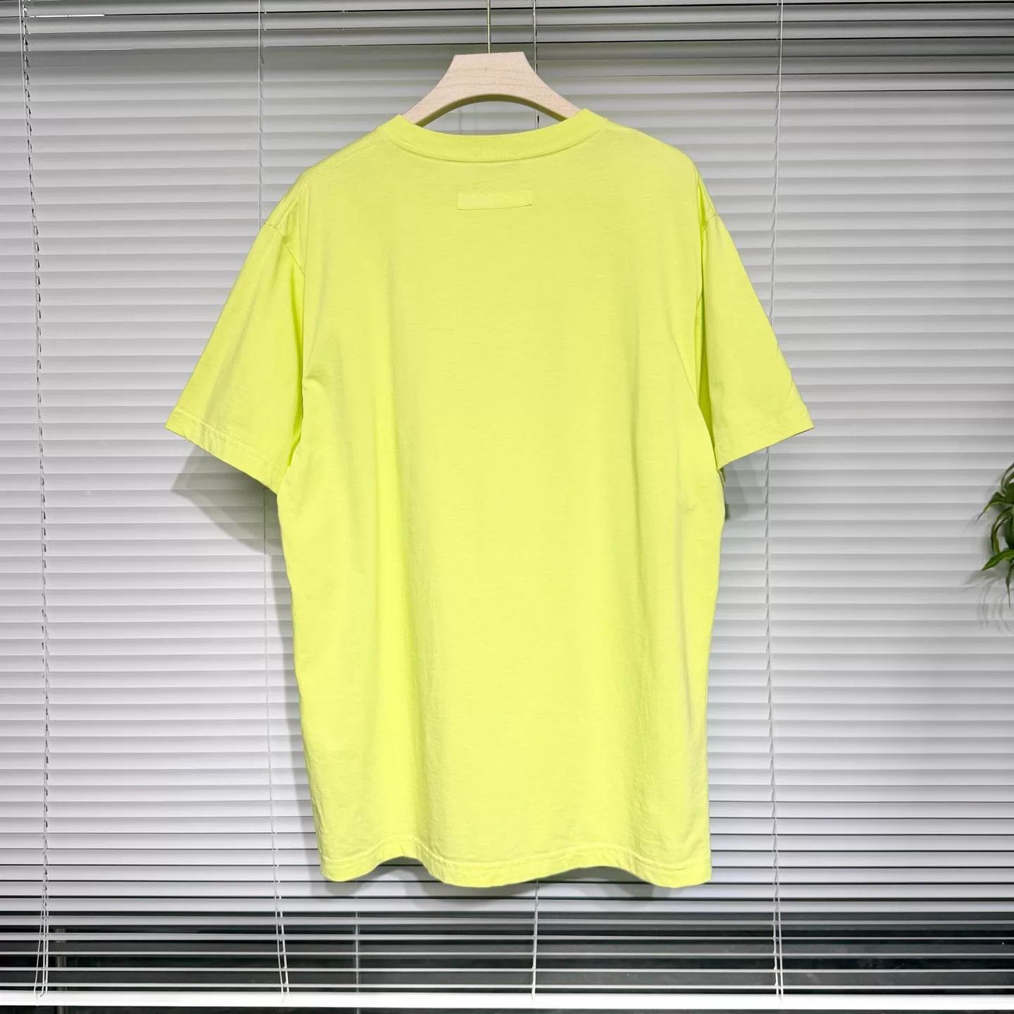 Dior New DIOR Yellow XL Embroidered Logo Tee Size US XL / EU 56 / 4 - 2 Thumbnail