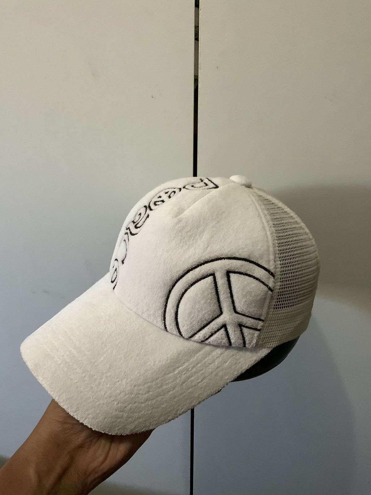 If Six Was Nine Peace Mohair Fur White Trucker Hat Size ONE SIZE - 1 Thumbnail