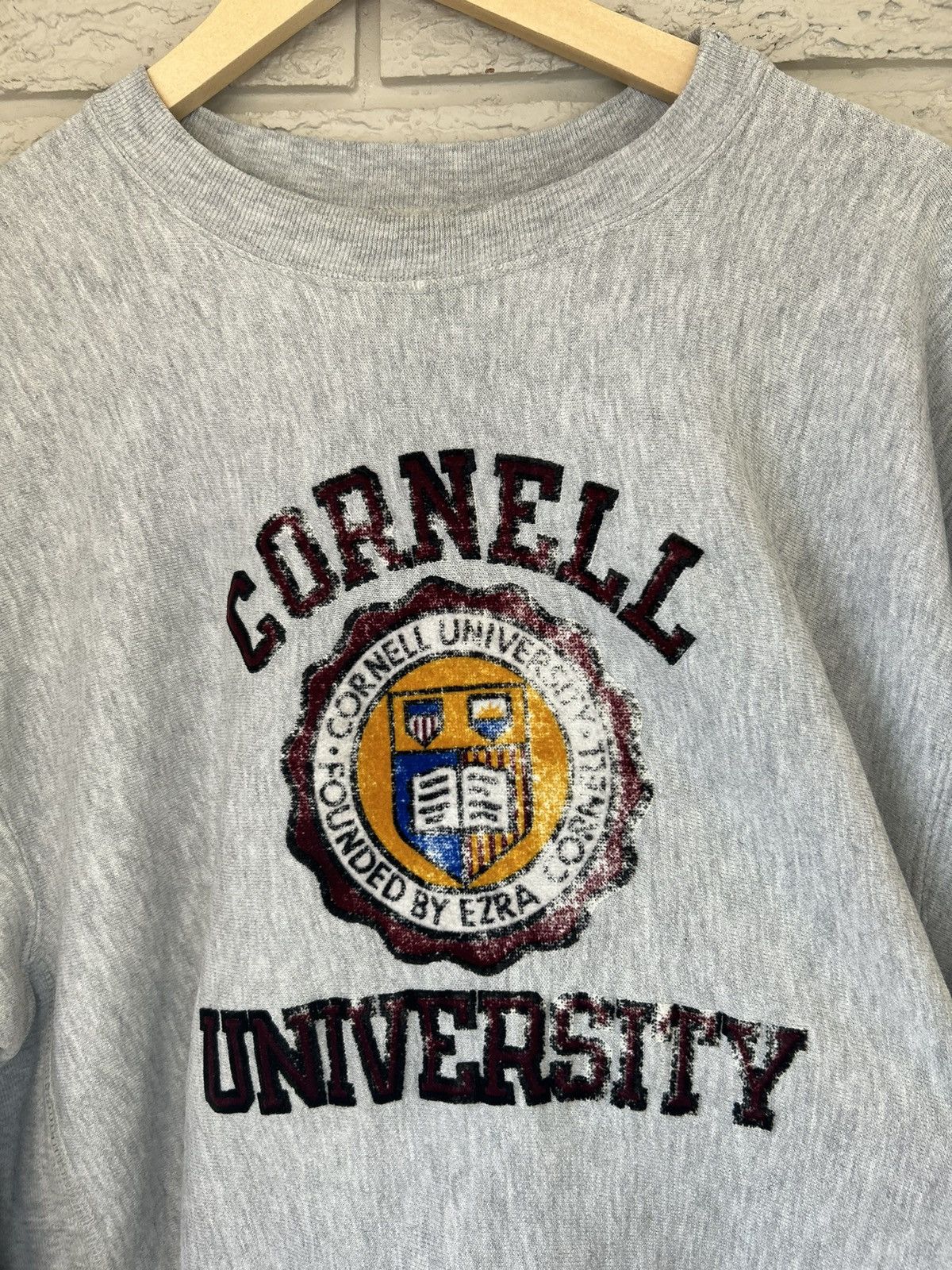 Champion Reverse deals Weave Cornell Sweatshirt XXL Gray Vintage Coat of Arms