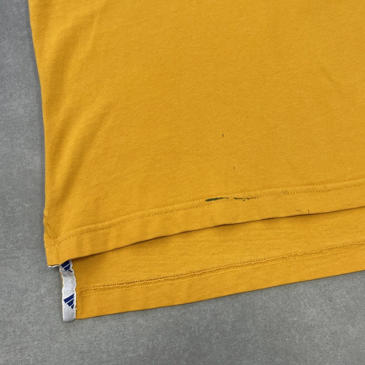Adidas × Vintage Vintage Adidas T-Shirt Size M Size US M / EU 48-50 / 2 - 7 Thumbnail