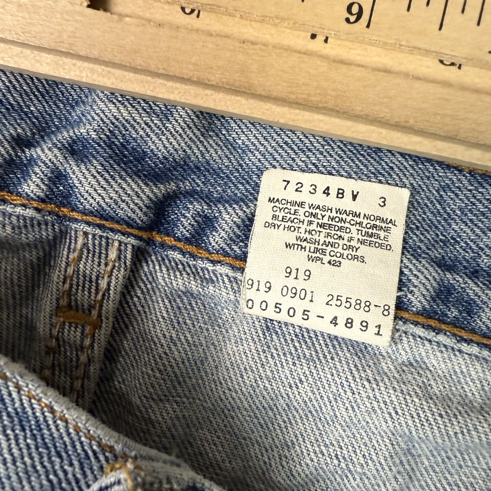 Levi's VINTAGE Levi's 505 Jeans Men Regular Light Blue 34x30 Straight 90s Grunge Denim Cotton Button Zip 5-Pocket image? Size US 34 / EU 50 - 7 Thumbnail