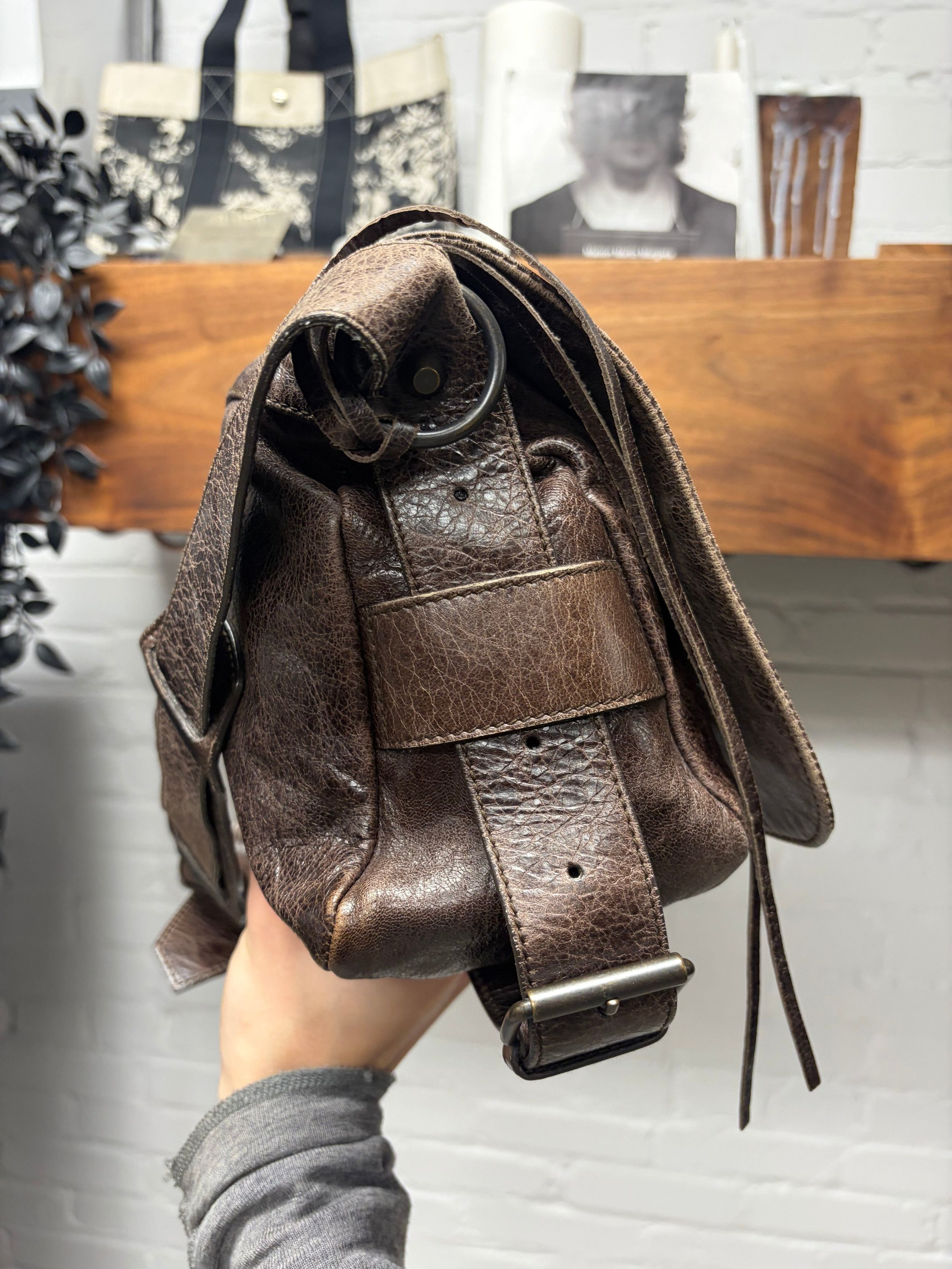 Balenciaga Balenciaga ‘Agneau’ Tumbled Brown Leather Shoulder Messenger Bag Size ONE SIZE - 4 Thumbnail