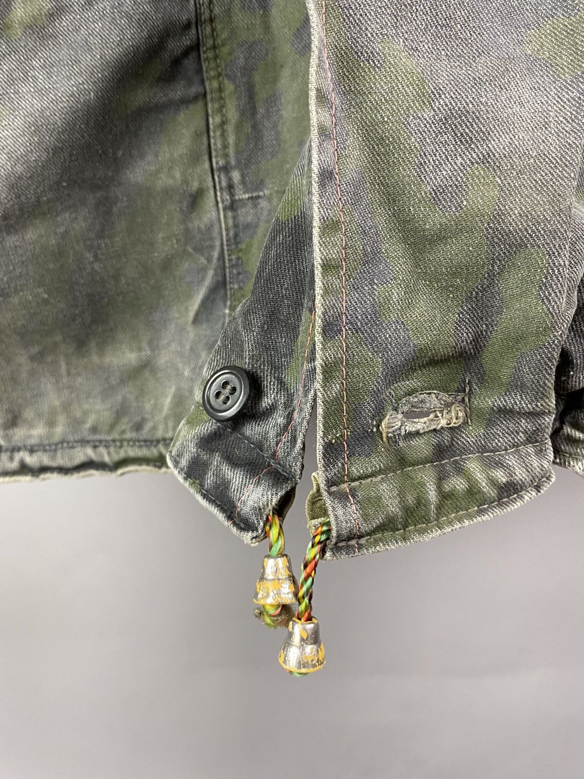 Vintage Rare Vintage Distressed Camo Hunting Jacket – Multi-Pocket Size US L / EU 52-54 / 3 - 9 Thumbnail