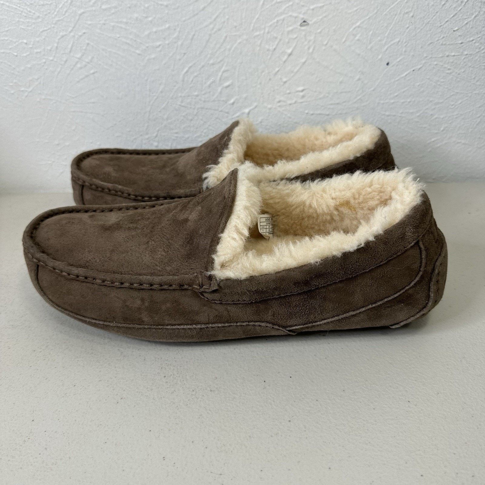 Ugg UGG Australia Ascot Brown Suede Sheepskin Slippers Size 11 Size US 11 / EU 44 - 4 Thumbnail