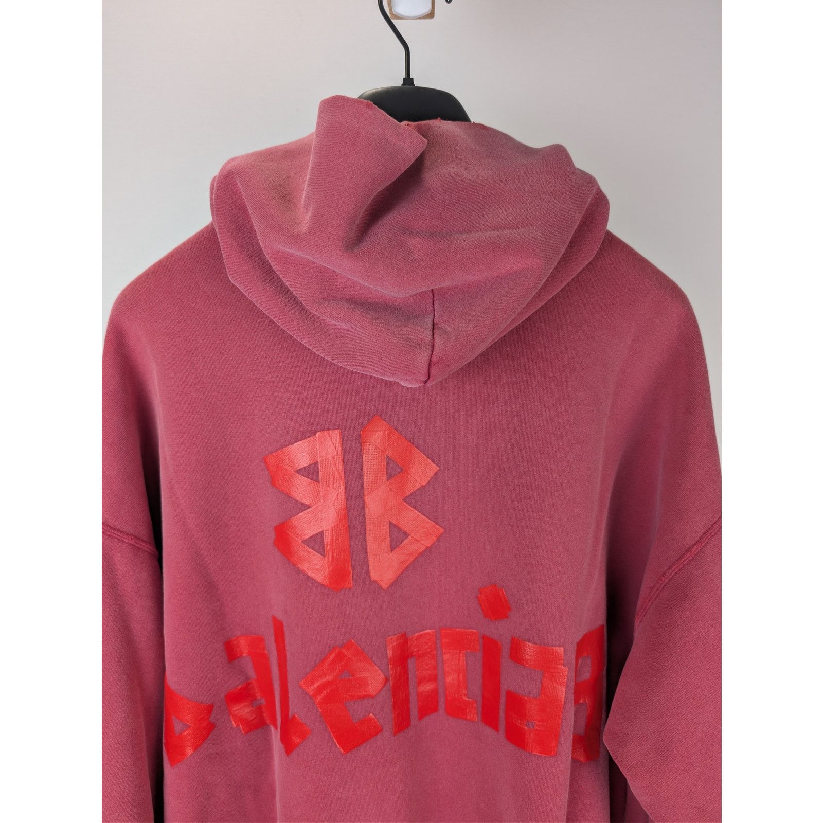 Balenciaga o1rshd1 Tape Type Ripped Pocket Hoodie in Raspberry Size US S / EU 44-46 / 1 - 15 Thumbnail