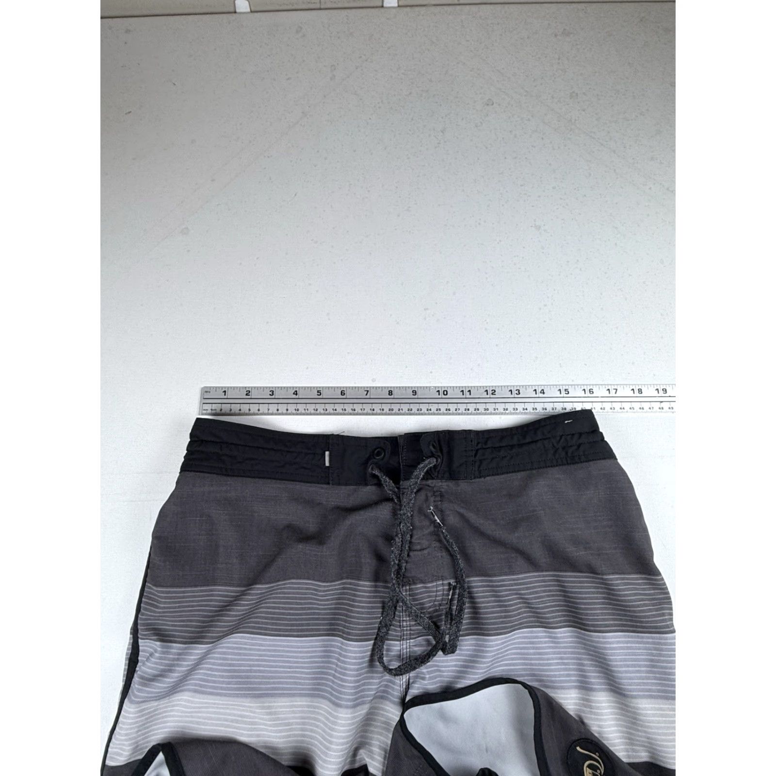 Quiksilver Quiksilver Board Shorts Mens 32 Gray Colorblock Beach Surfing Lifeguard Drawstring Polyester Spandex Blended Fabric Size US 32 / EU 48 - 6 Thumbnail