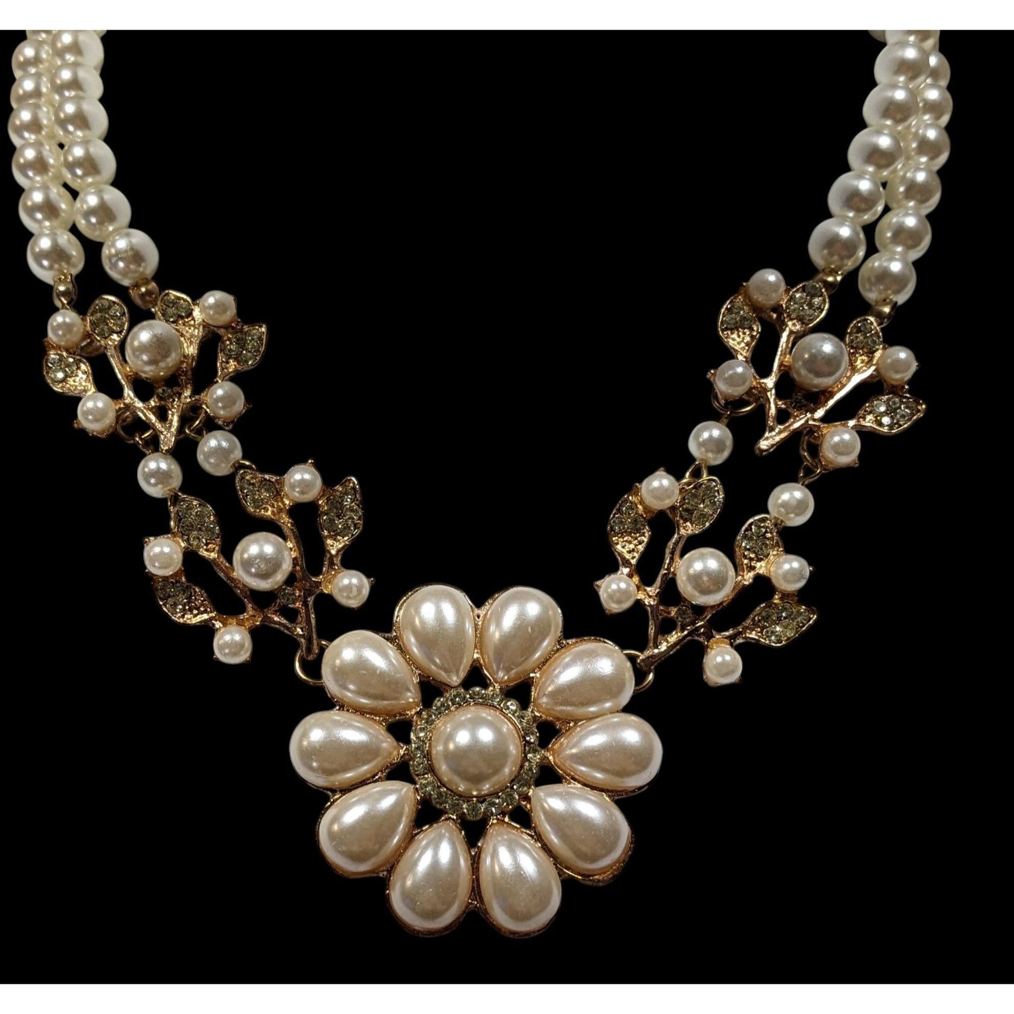 Other Elegant Glam Floral Faux Pearl And Rhinestone Necklace Size ONE SIZE - 4 Thumbnail