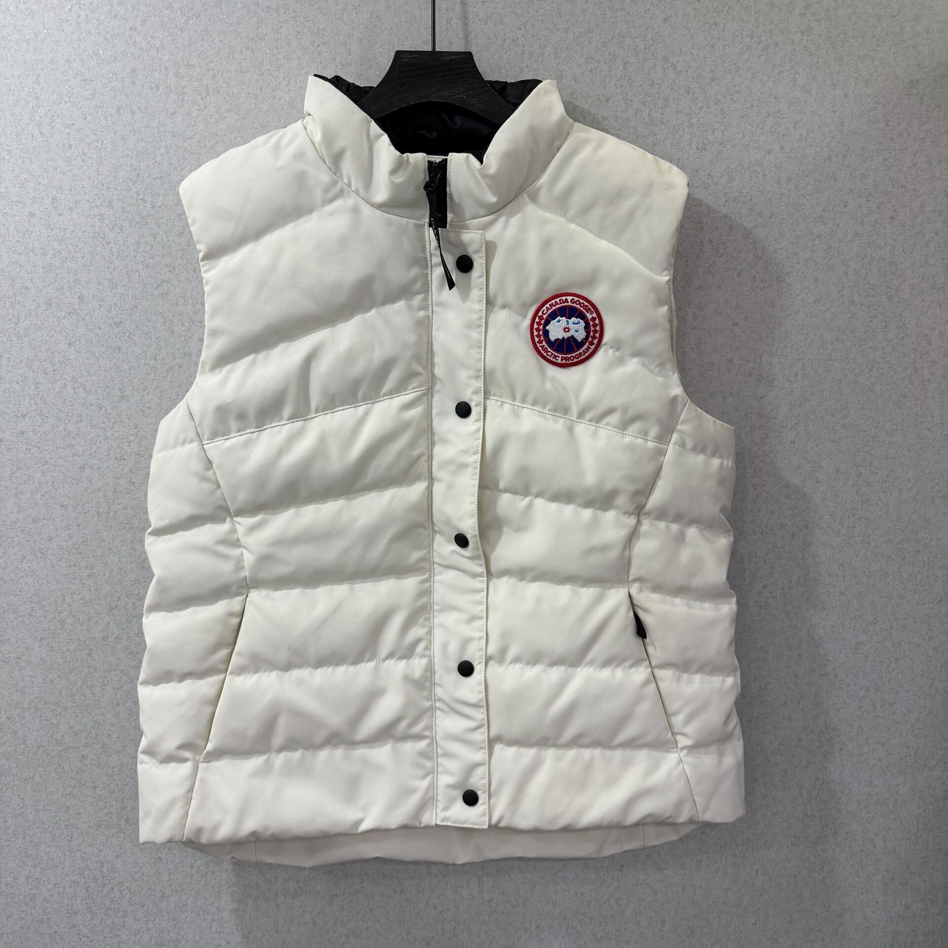 Canada Goose Canada Goose Down White Vest l Men Size US L / EU 52-54 / 3 - 1 Thumbnail