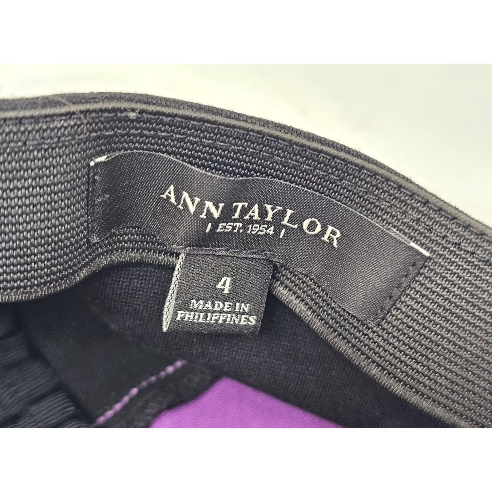 Ann Taylor VINTAGE Ann Taylor Skirt Womens 4 Knee Length Black Purple Stretch Pencil 30x17 EUC Size 27" / US 4 / IT 40 - 7 Thumbnail