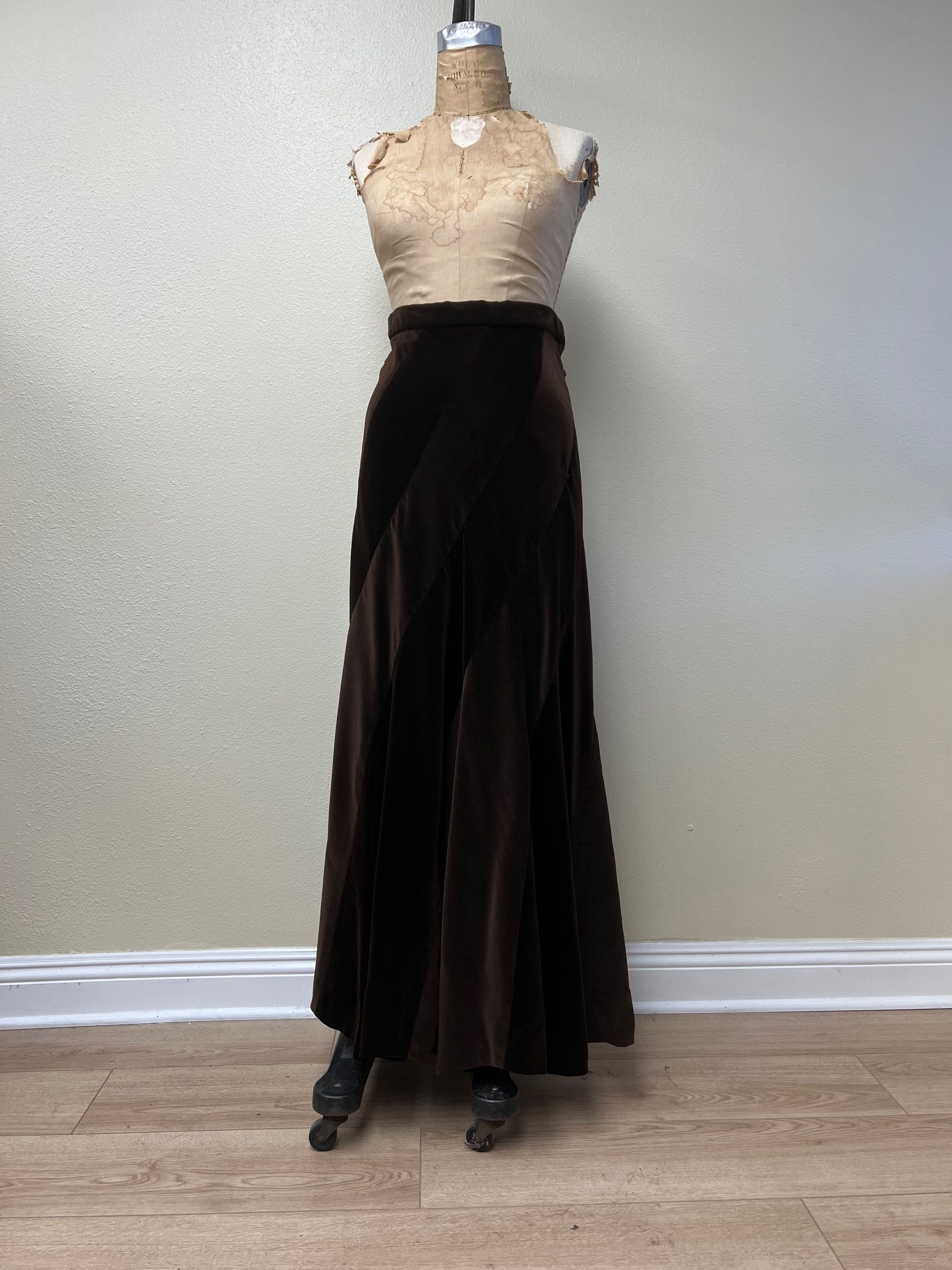 Ellen Tracy EUC 1970s Ellen Tracy Flared Striped Velvet Maxi Skirt M Size 30" / US 8 / IT 44 - 2 Thumbnail