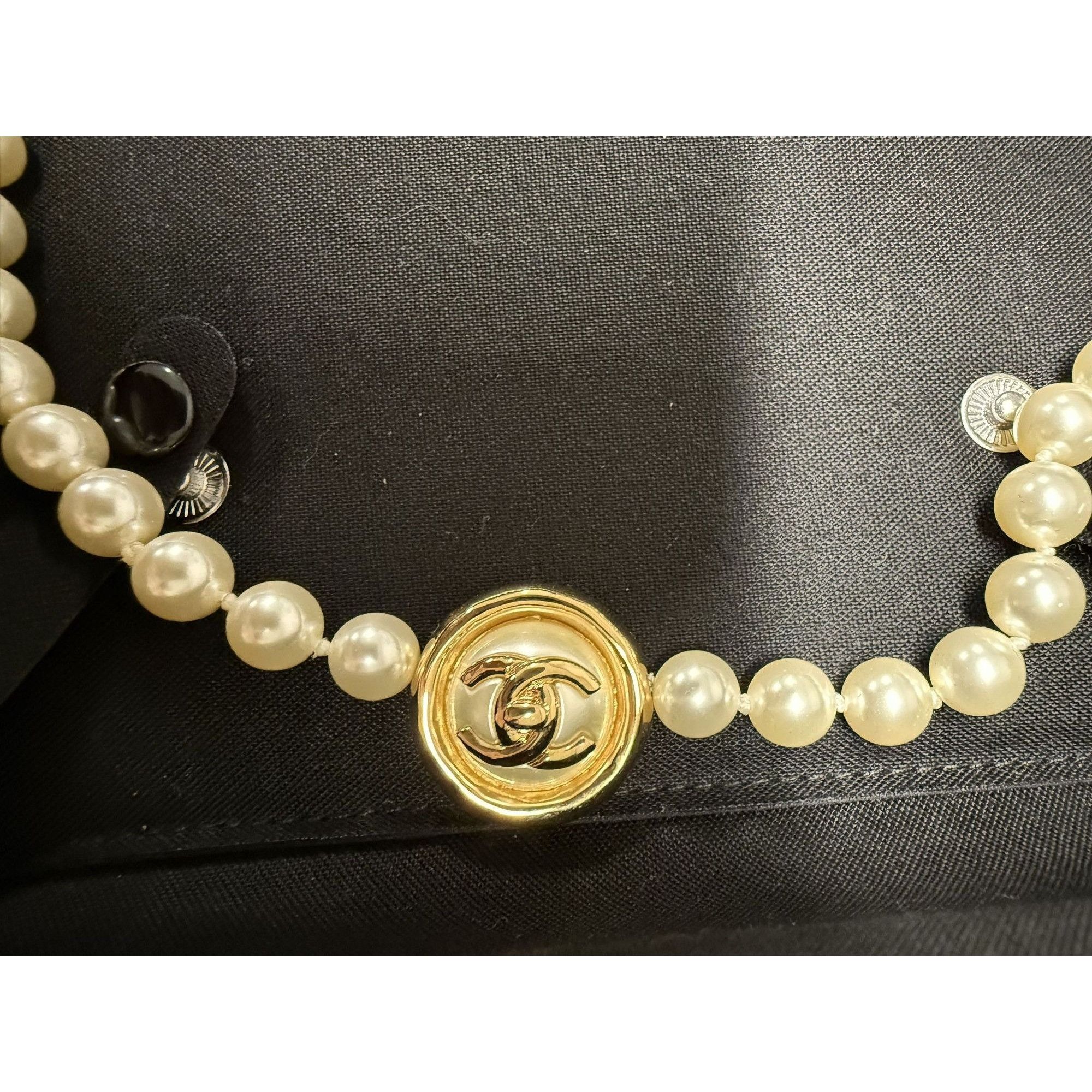 Chanel Chanel Gold-Tone Pearl Necklace With CC Logo Pendant & Adjus Size ONE SIZE - 6 Thumbnail