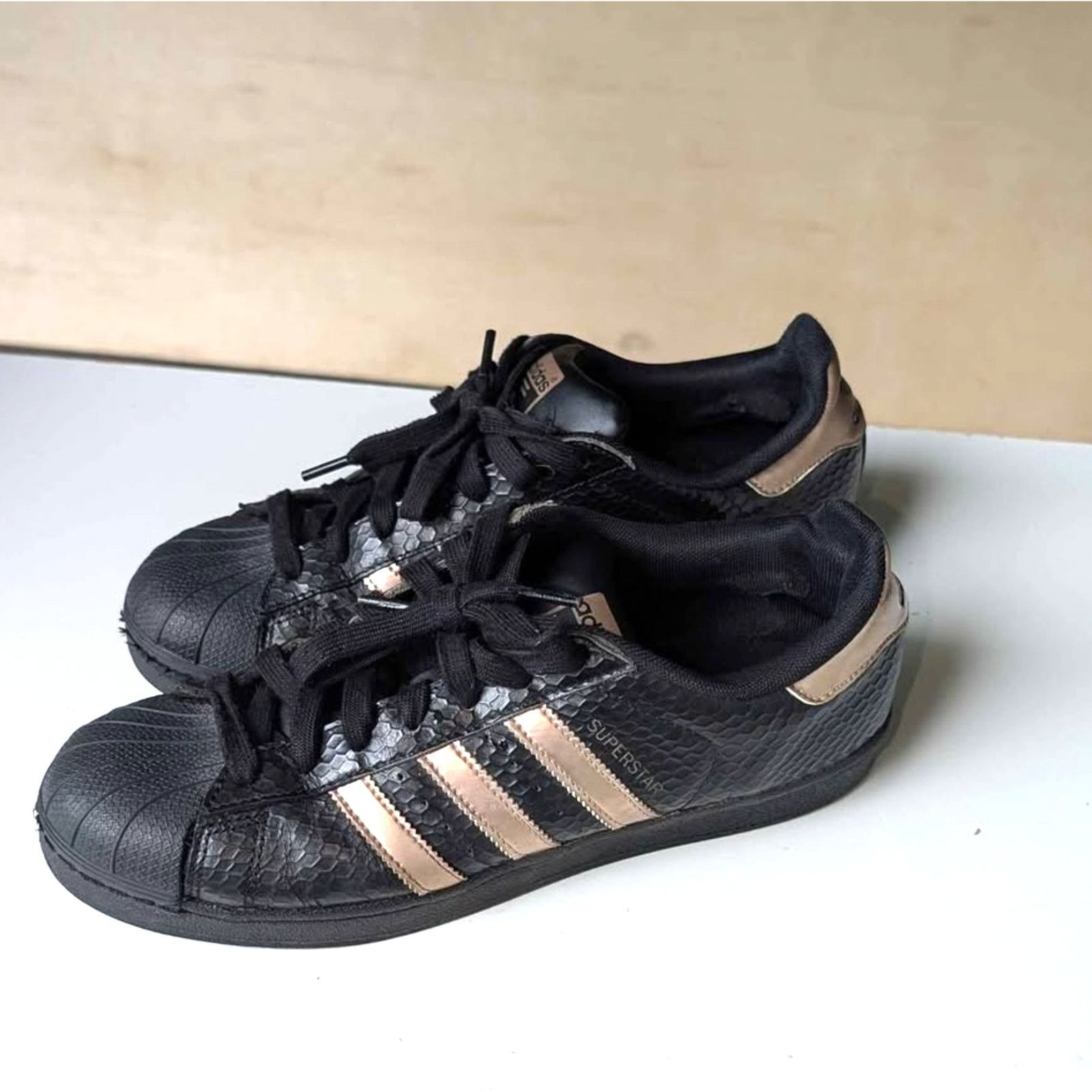 Adidas Adidas Superstar Black and Rose Gold Women's Size 10 Size US 10 / IT 40 - 3 Thumbnail