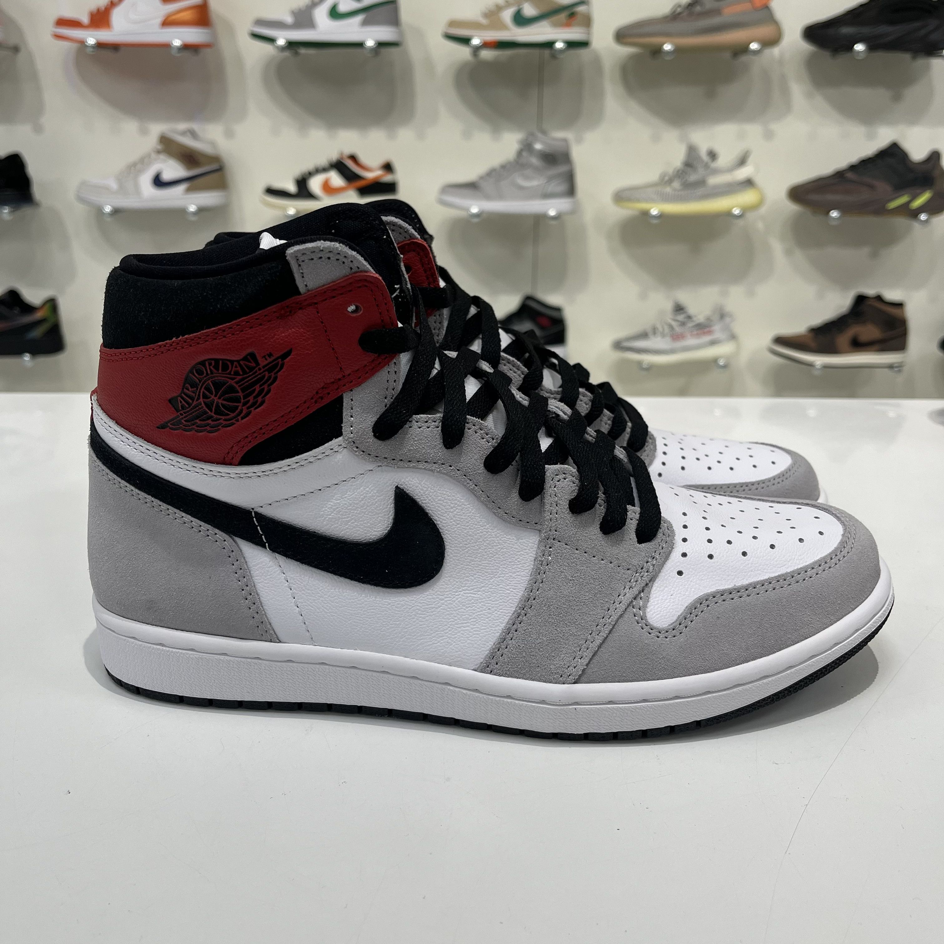 Nike Air Jordan 1 Retro High Light Smoke Grey Size US 10.5 / EU 43-44 - 4 Thumbnail