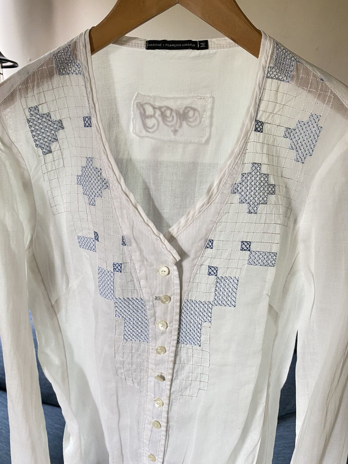 Marithe + Francois Girbaud MARITHE + FRANÇOIS GIRBAUD White shirt with blue embroidery Size M / US 6-8 / IT 42-44 - 5 Thumbnail