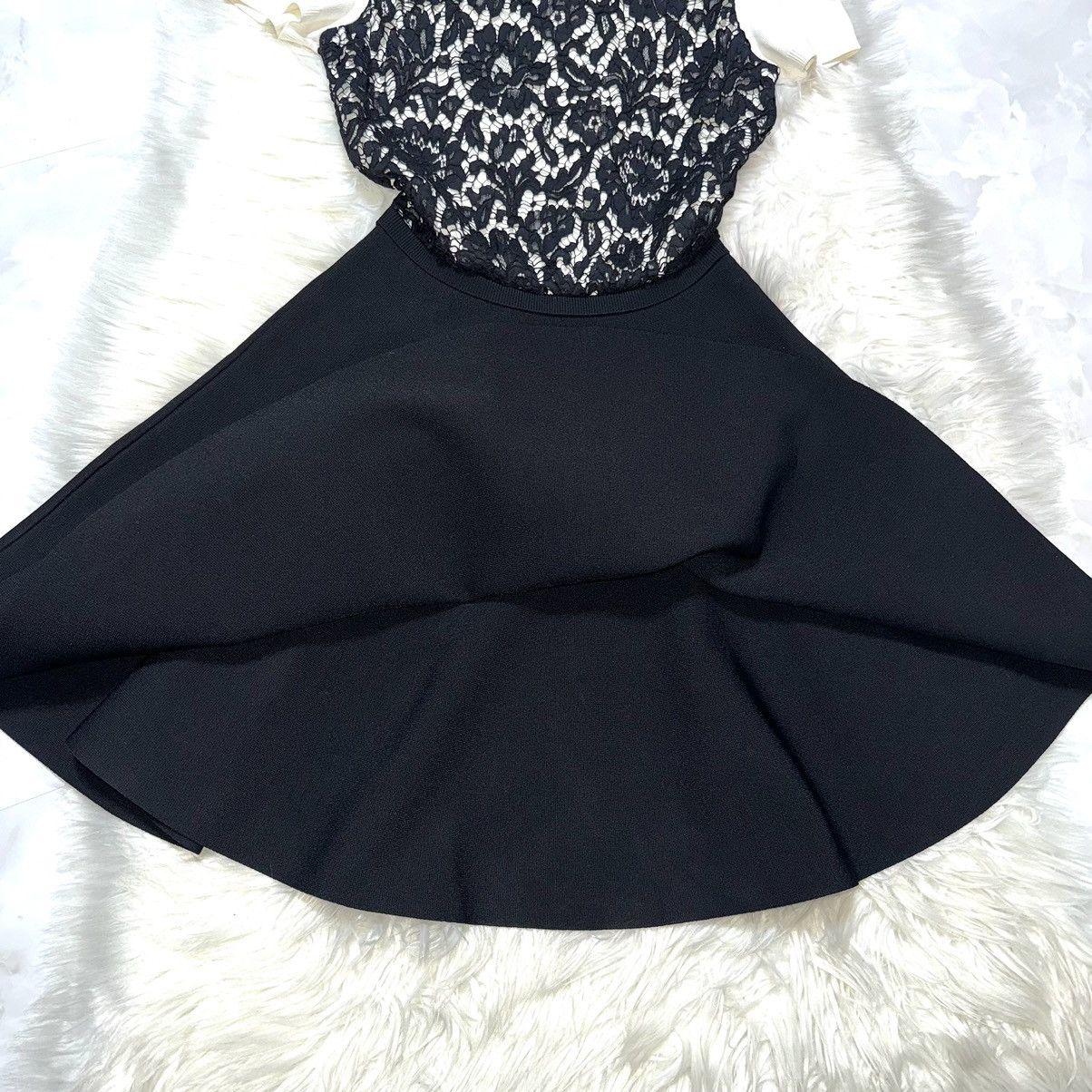 Valentino l Valentino floral lace short sleeve stretch dress black Size S / US 4 / IT 40 - 6 Thumbnail