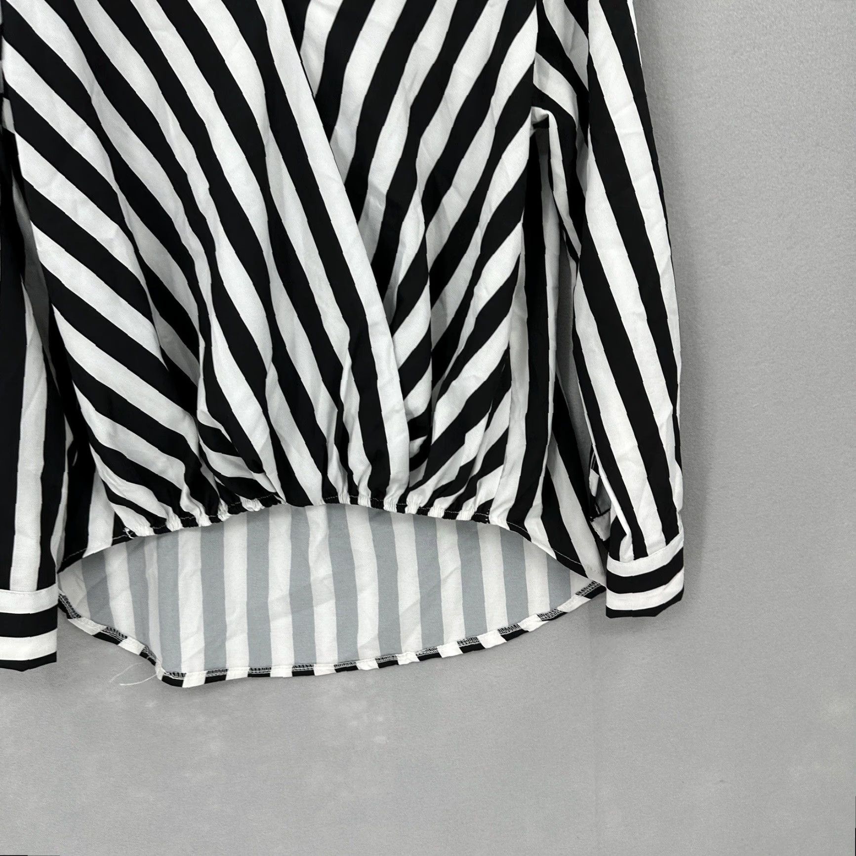 Vintage Venti 6 Blouse Womens Large V Neck Stripe Black - Casual, Business, Party/Cocktail - Long Sleeve - Pullover - Classic, All Seasons - Womens - Size L Size L / US 10 / IT 46 - 6 Thumbnail