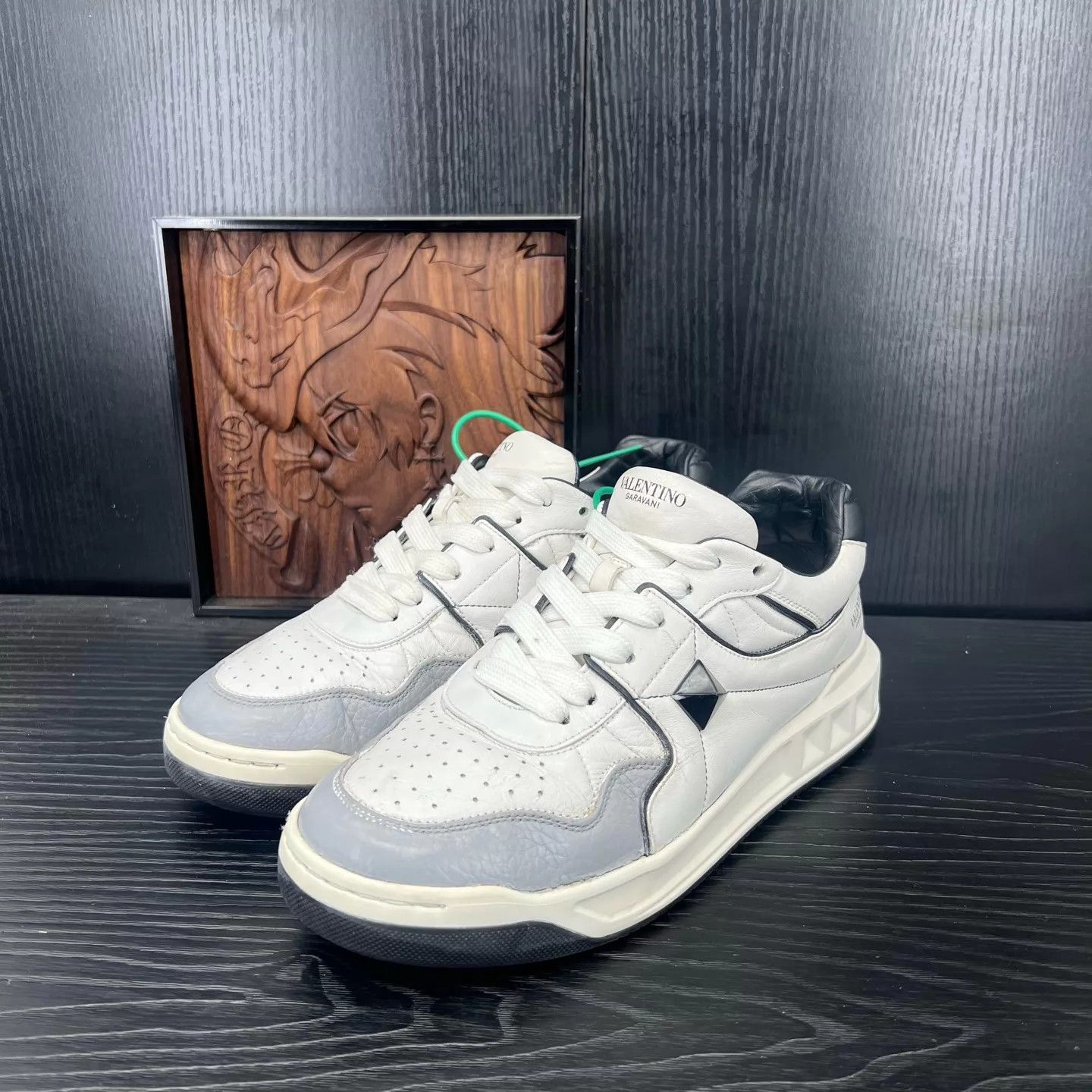 Valentino Valentino One Stud White/Black 40 (Good, Minor Toe Crack) Size US 9.5 / EU 42-43 - 1 Thumbnail